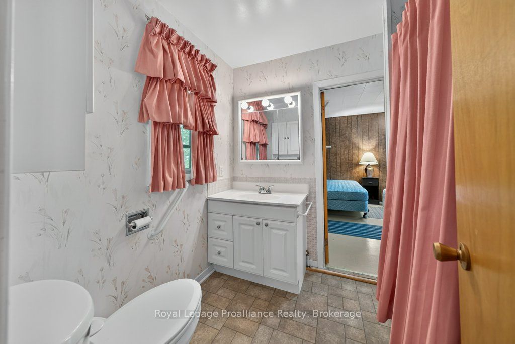 1185 Hughes Landing Road Property Photo 24