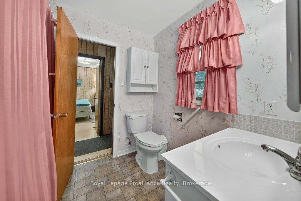 1185 Hughes Landing Road Property Photo 25