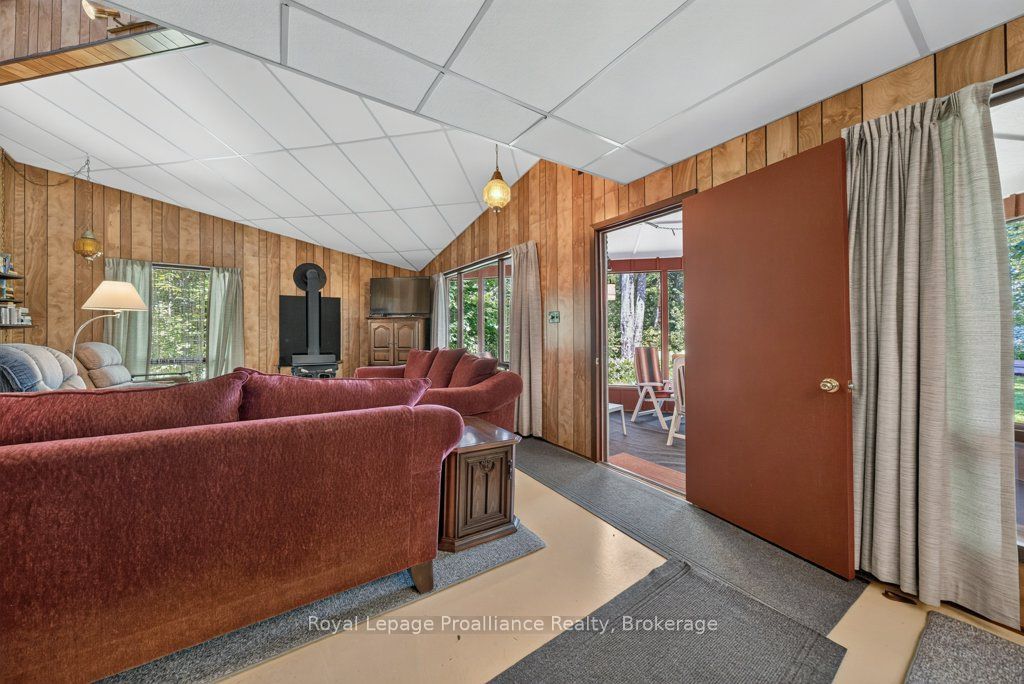 1185 Hughes Landing Road Property Photo 32