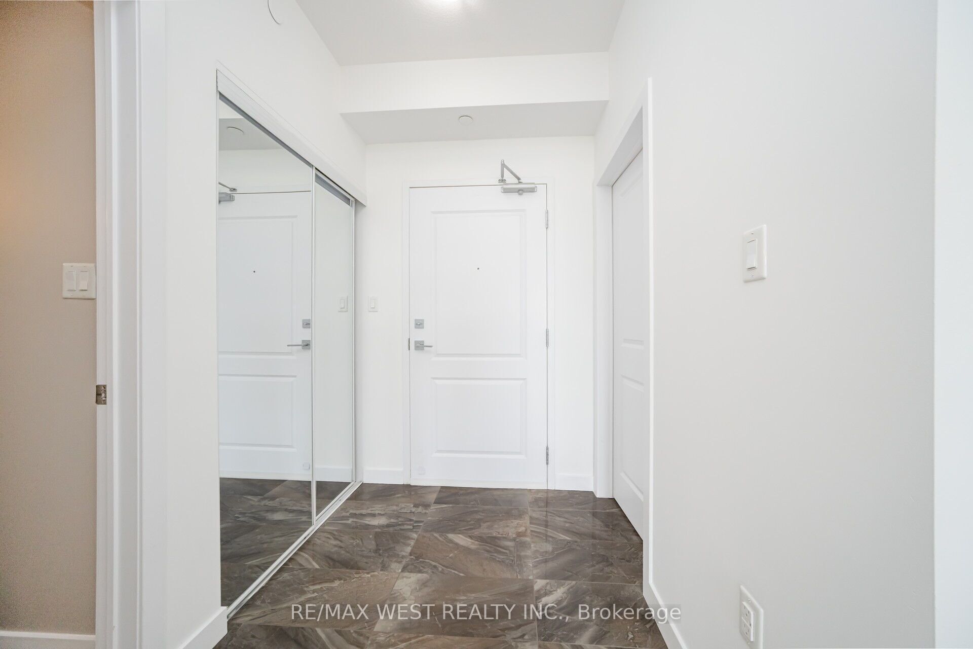 101 Shoreview Place 131 Property Photo 14