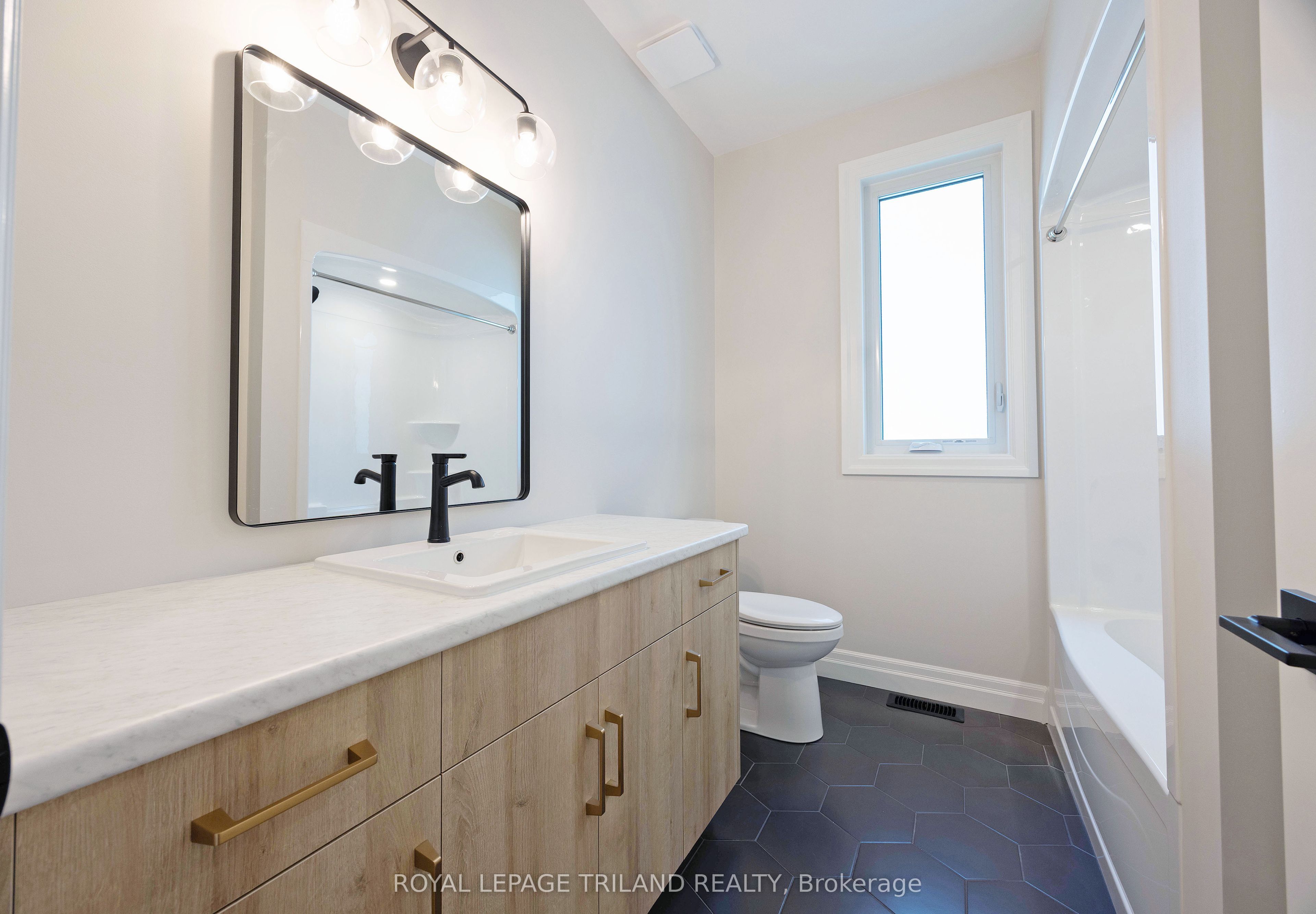 189 Catherine Street Property Photo 7