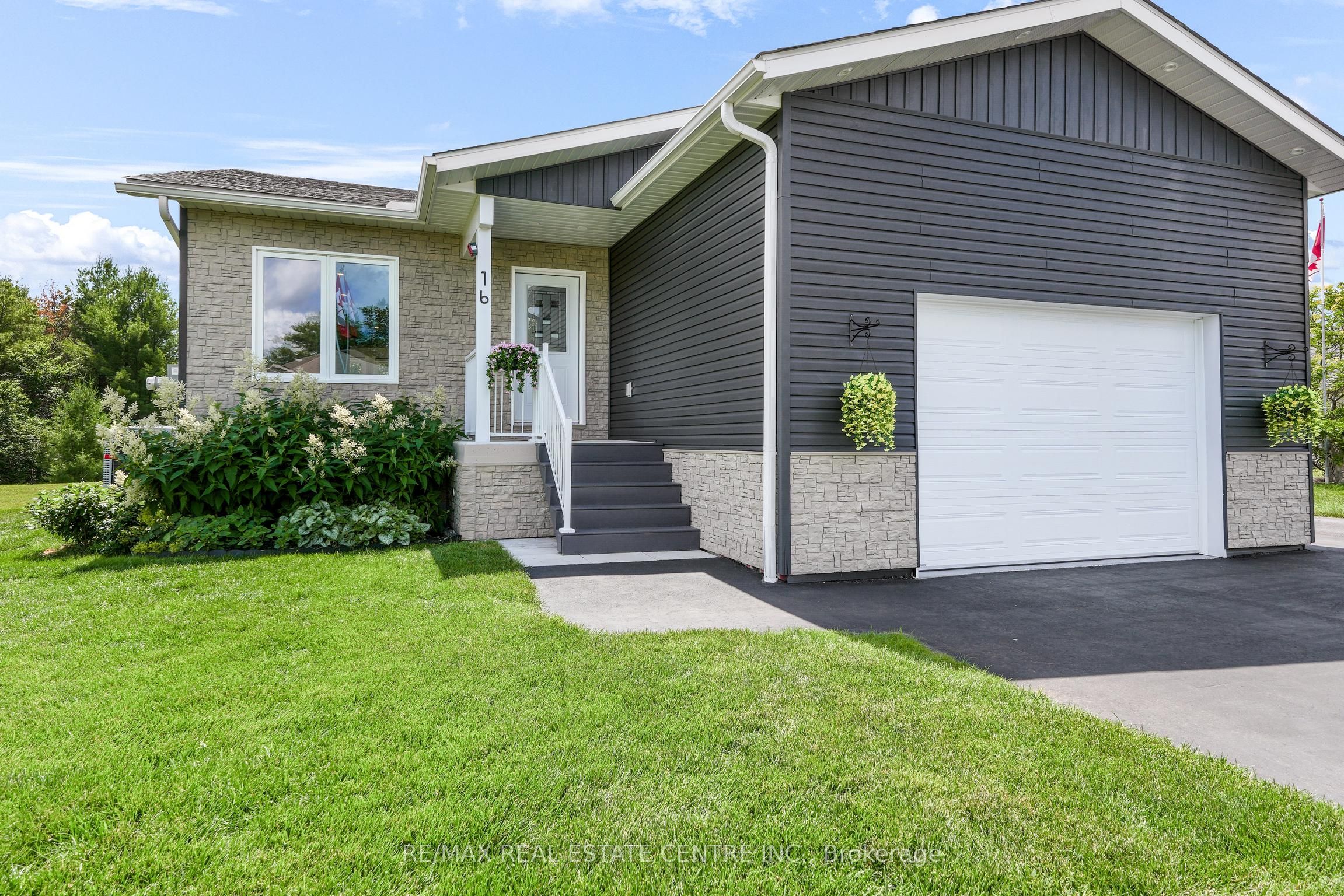 16 Williams Drive Property Photo 2