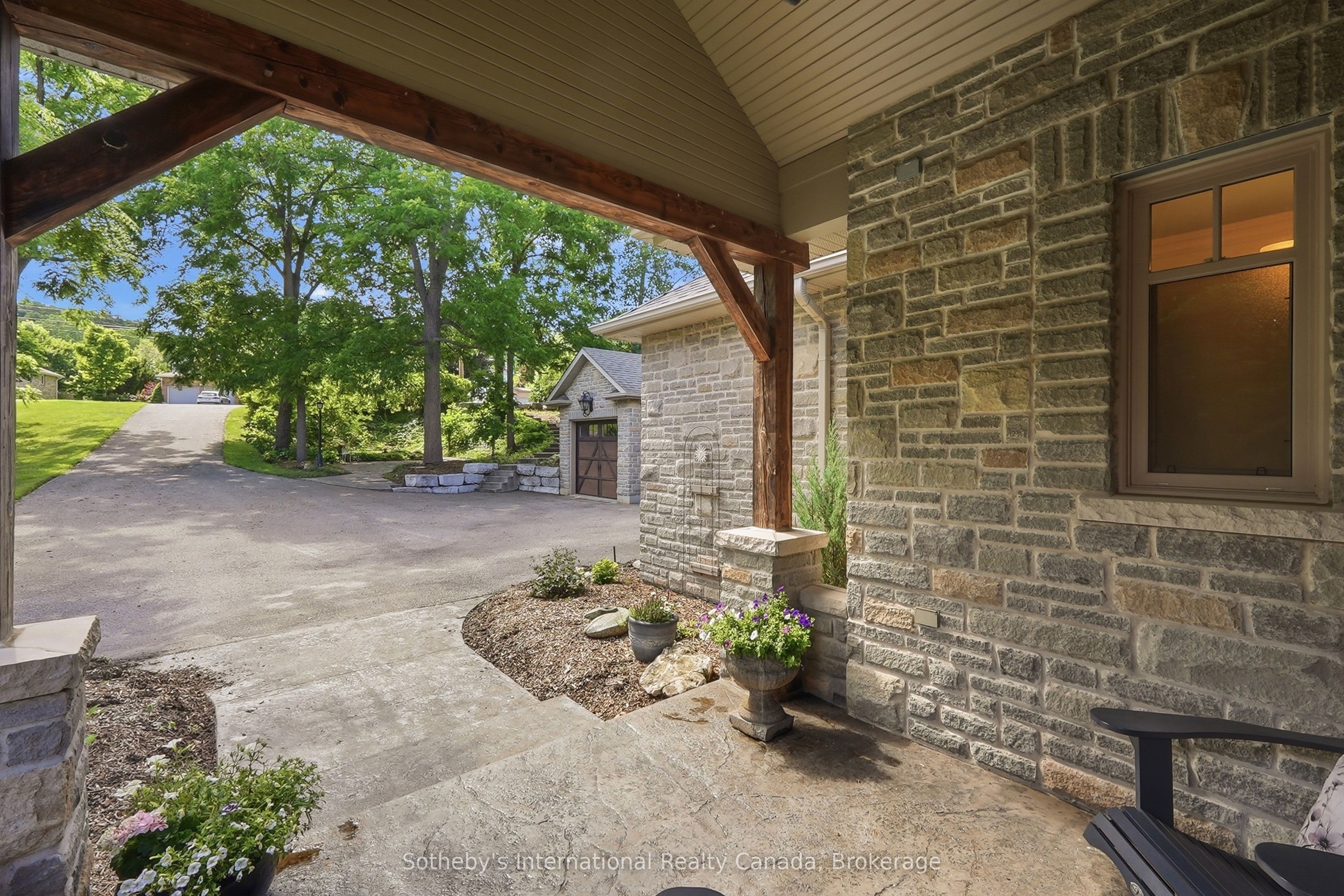 265 West River Road Property Photo 5