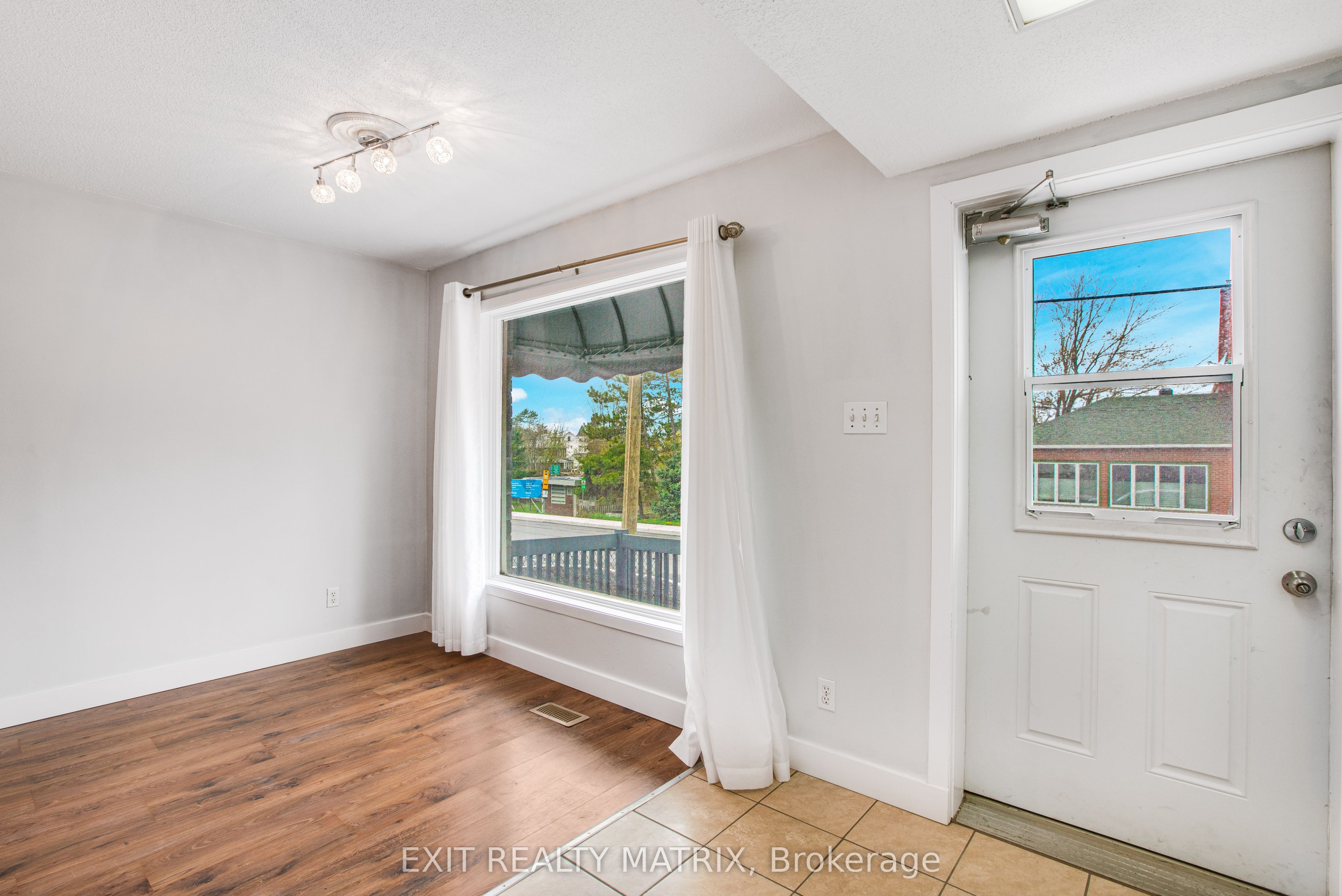 1053b King Street Property Photo 5