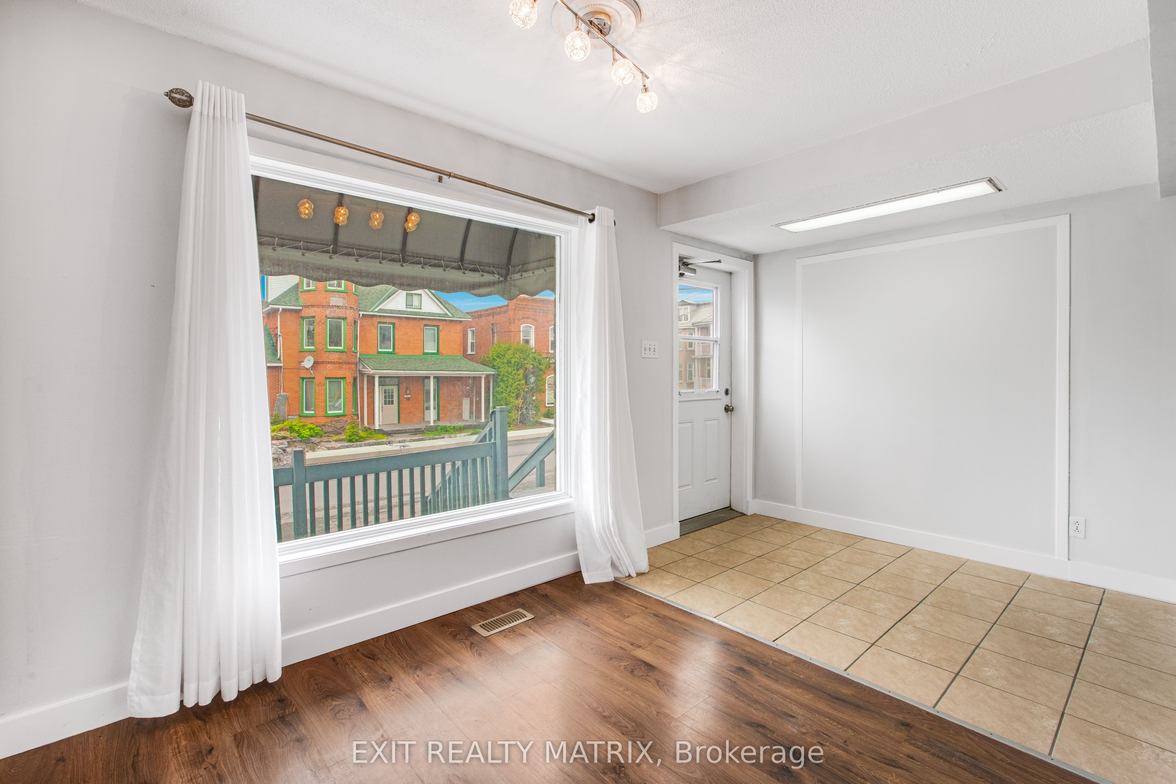 1053b King Street Property Photo 7