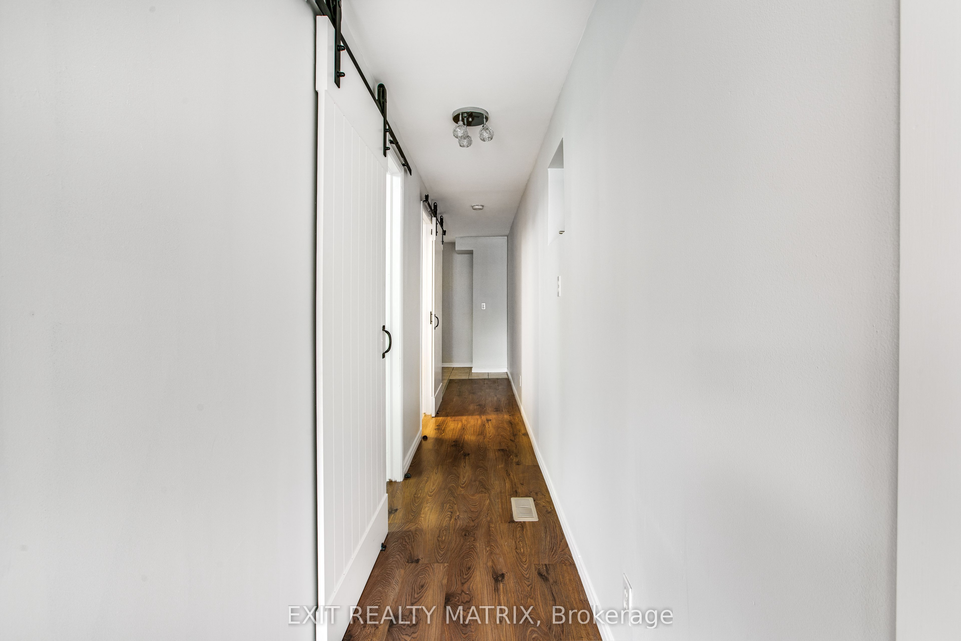 1053b King Street Property Photo 8