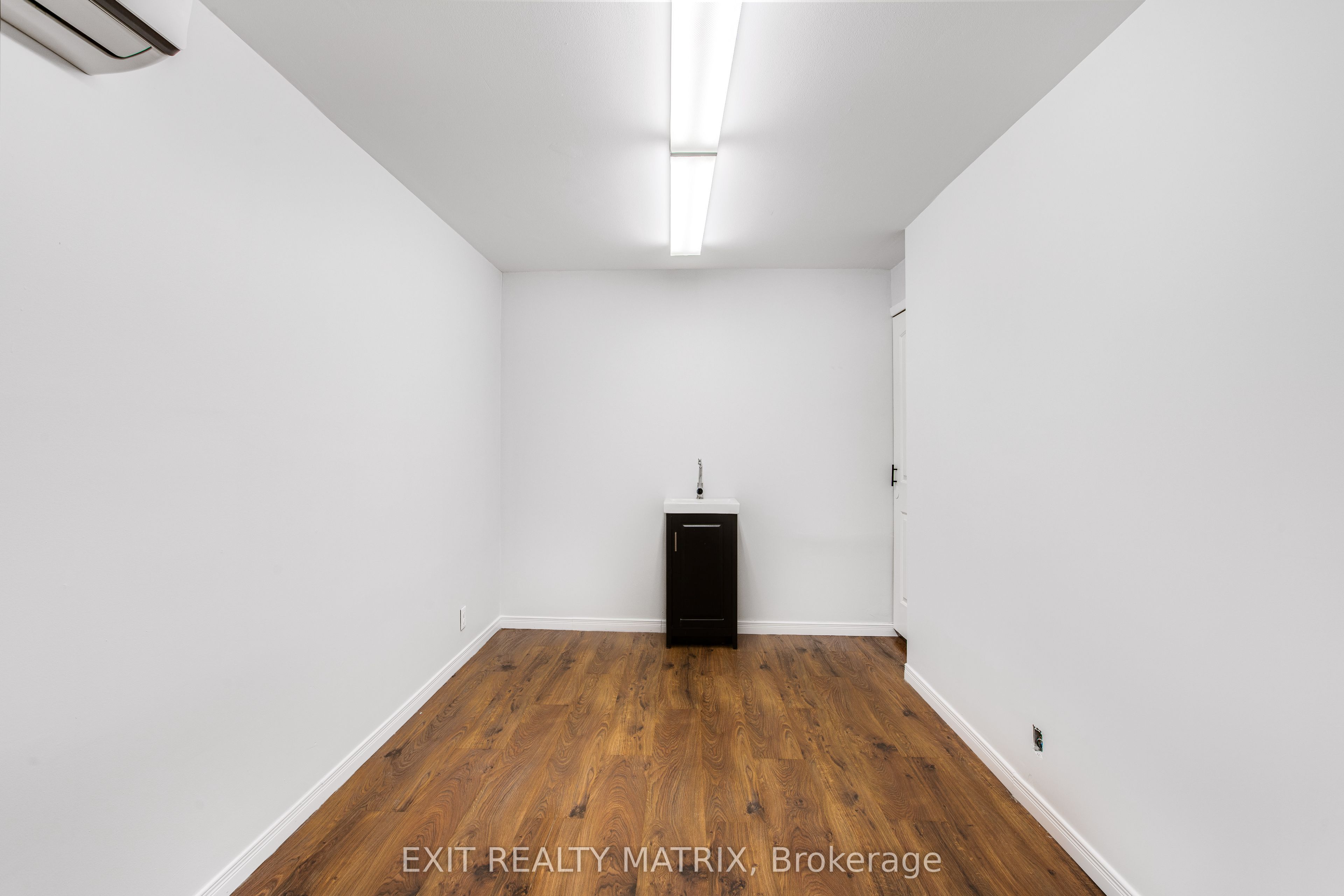 1053b King Street Property Photo 11