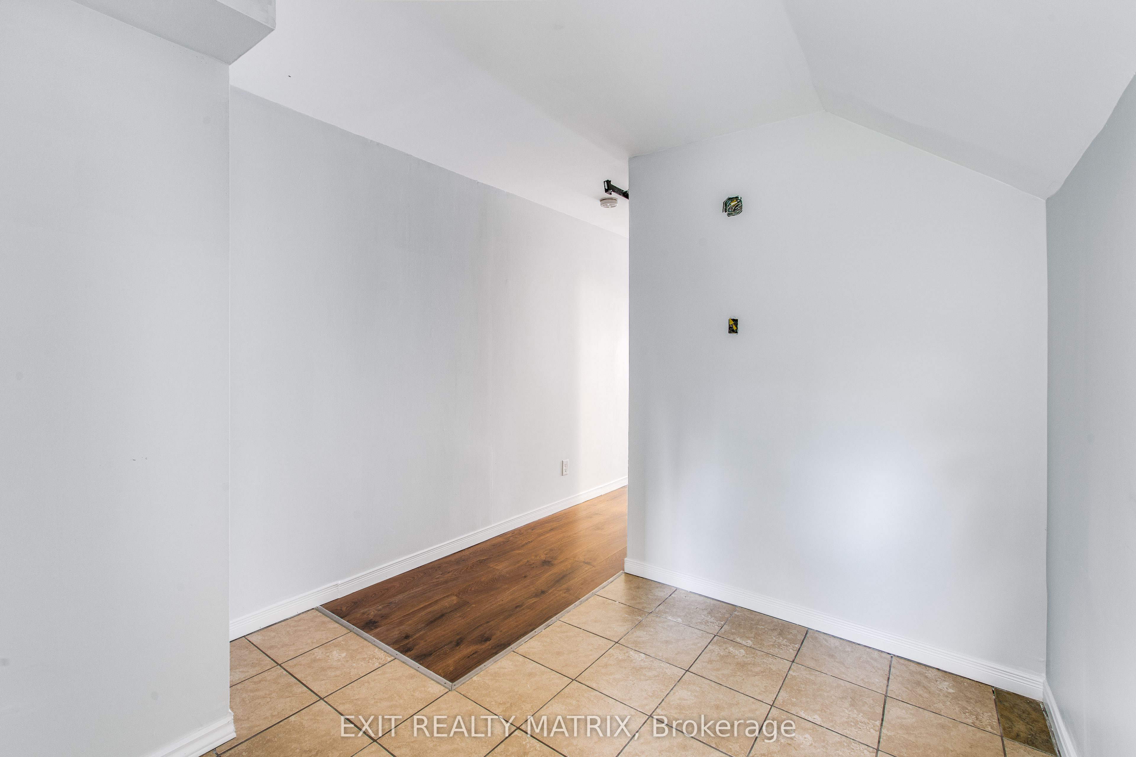 1053b King Street Property Photo 15