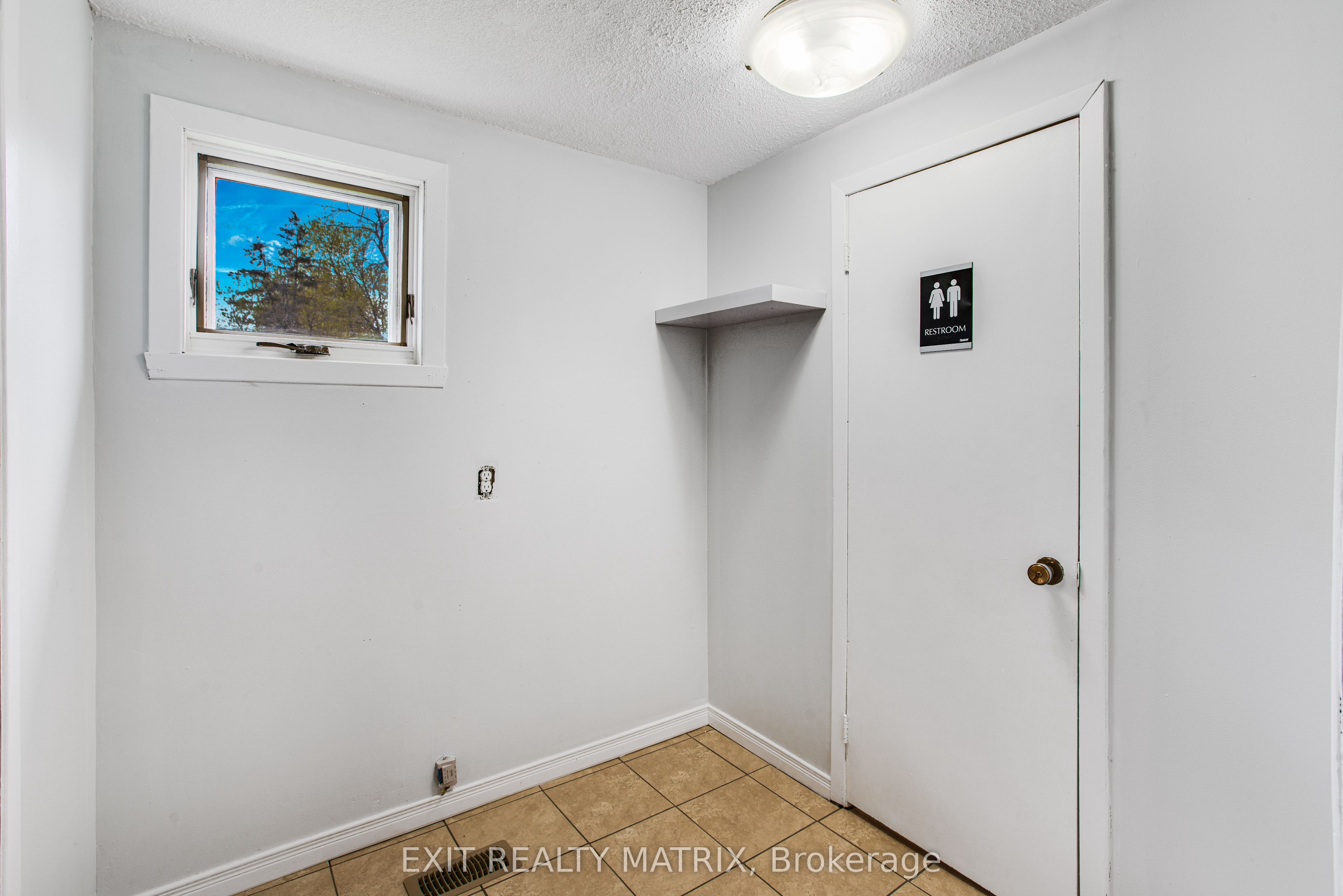 1053b King Street Property Photo 16