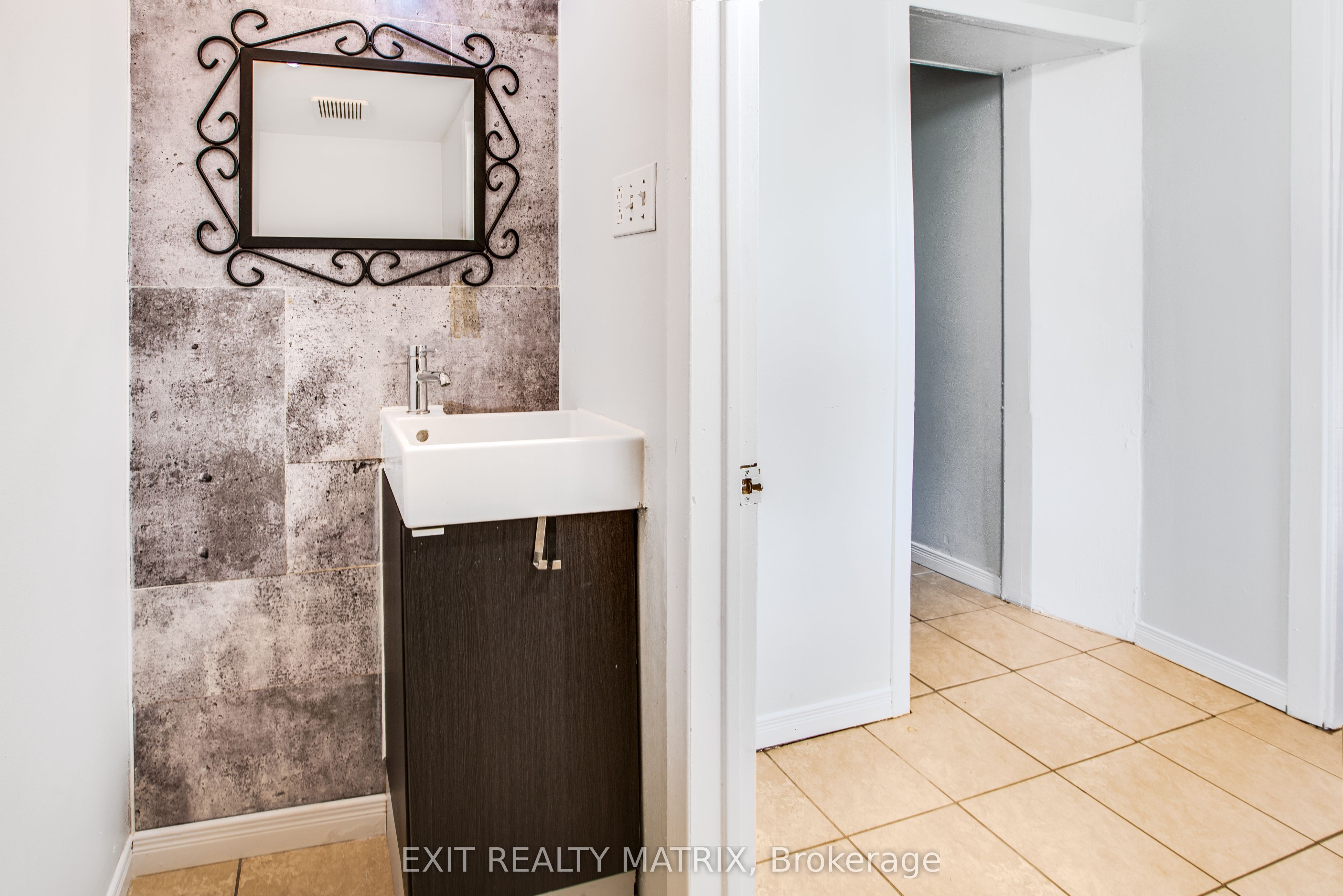 1053b King Street Property Photo 19