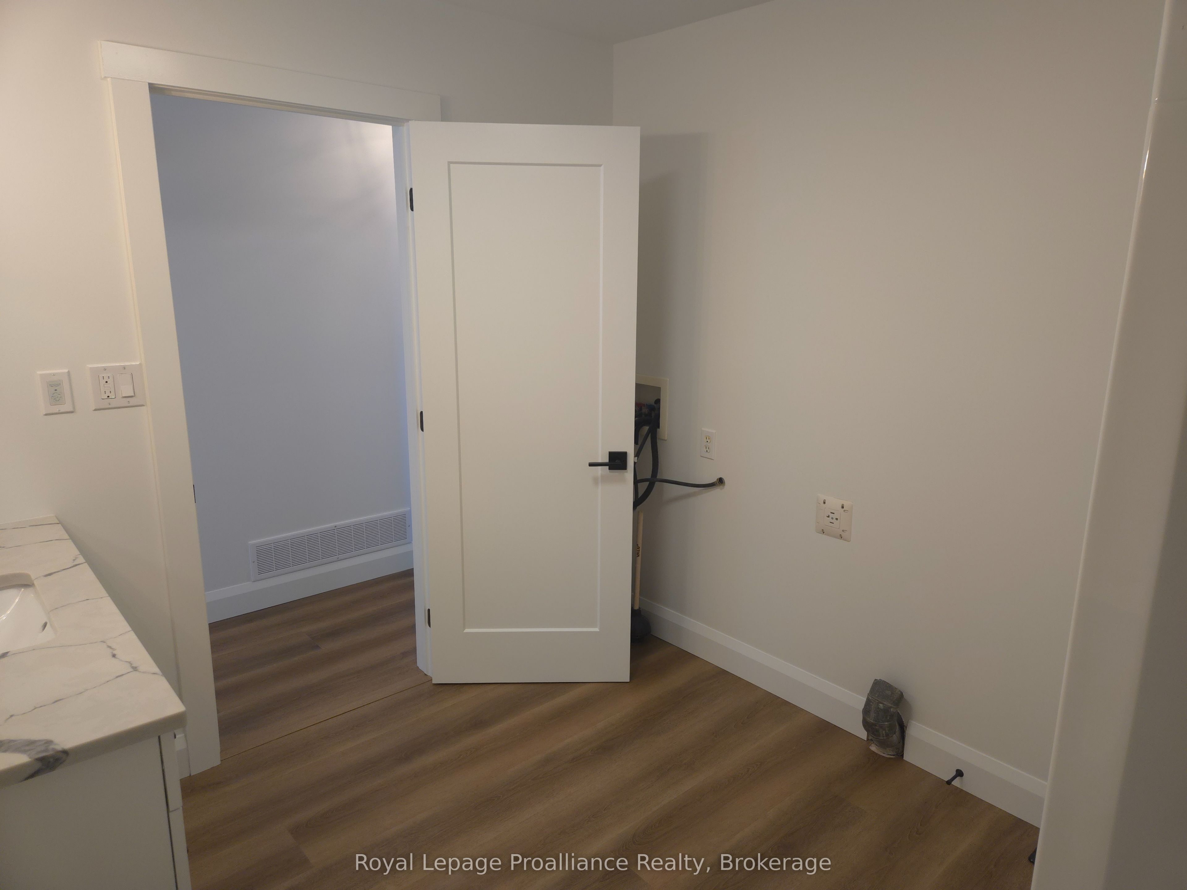 44 Cannifton Road N Property Photo 15