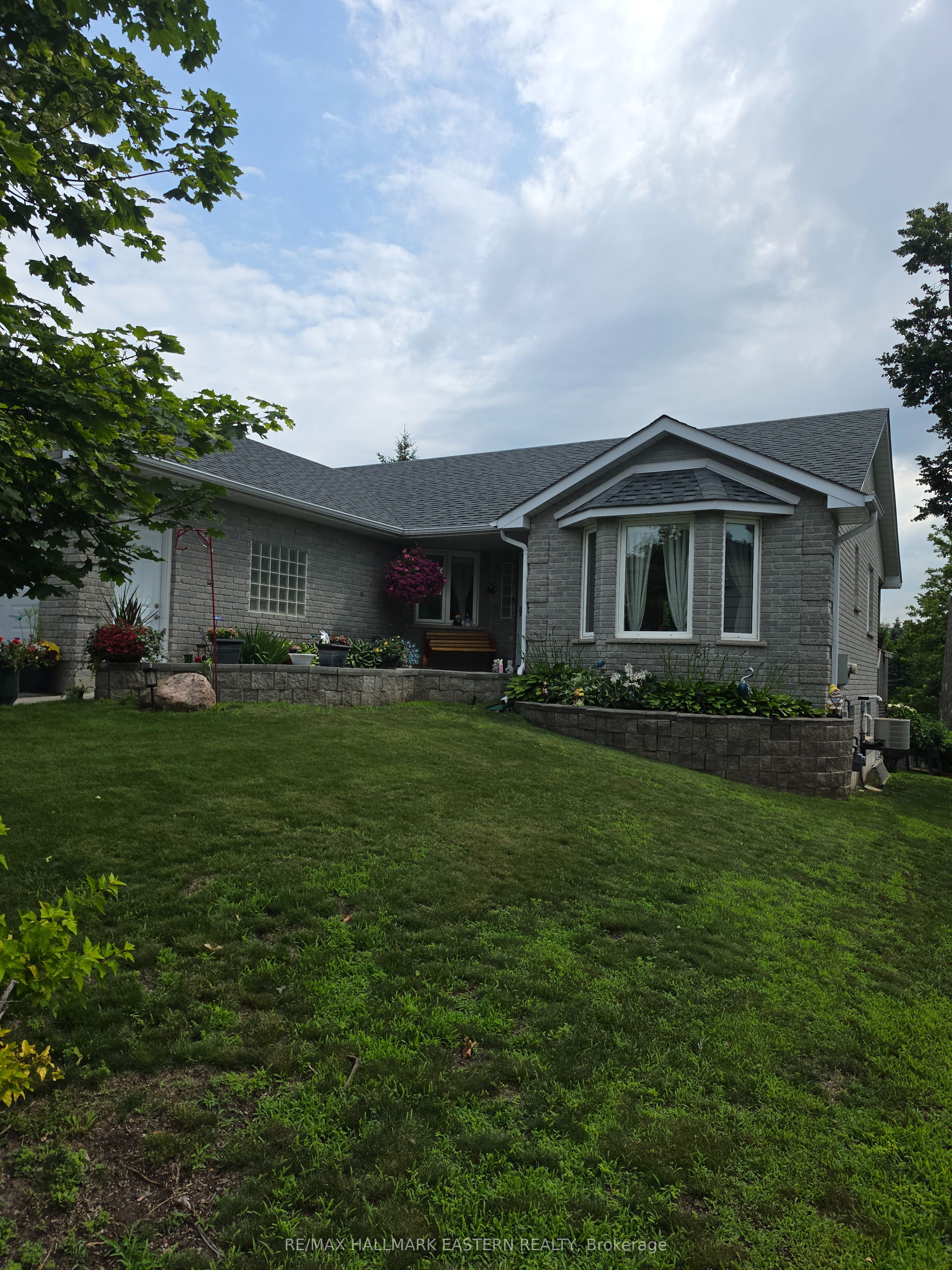 990 Silverdale Road