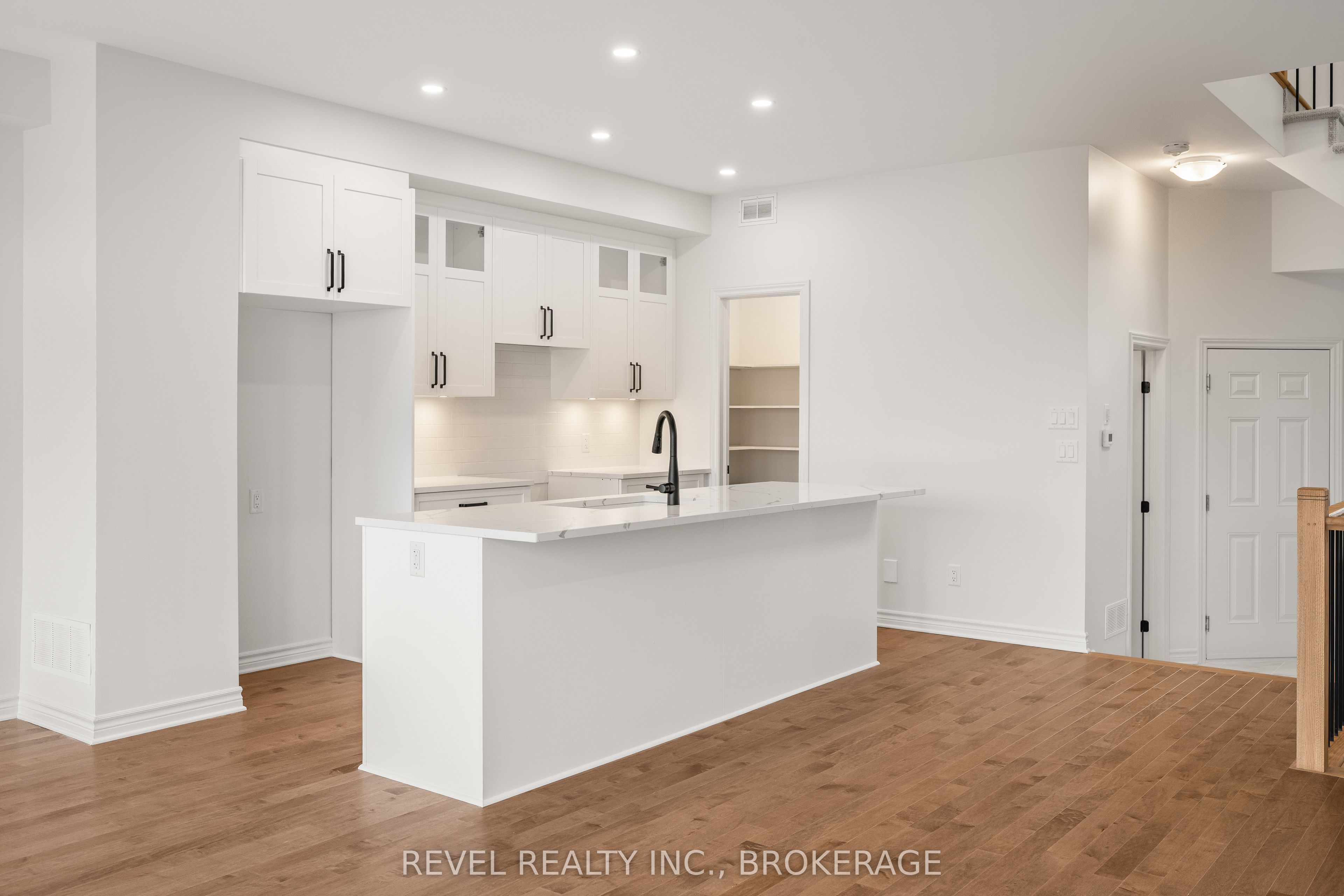 1075 Barrow Avenue Property Photo 7