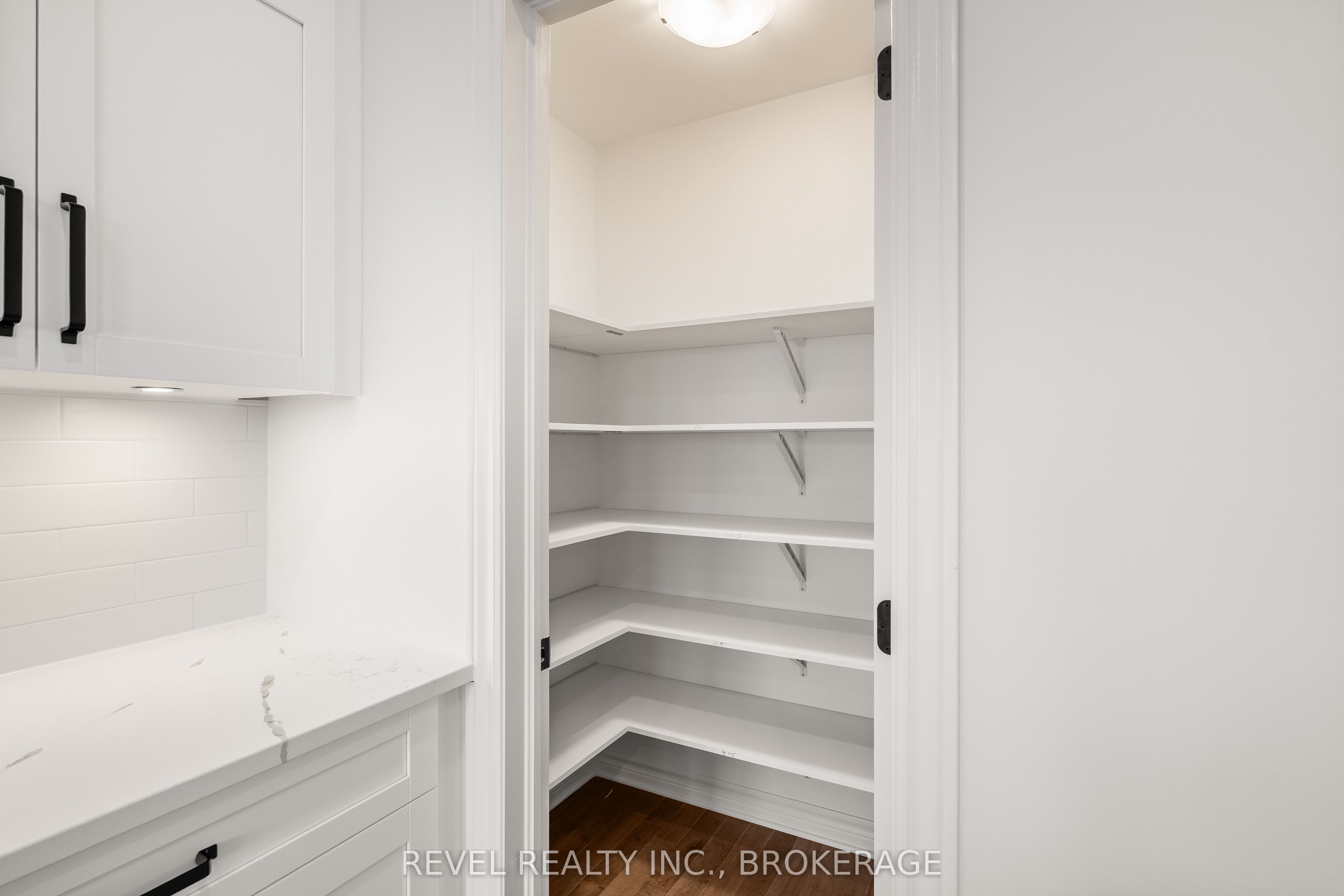 1075 Barrow Avenue Property Photo 10