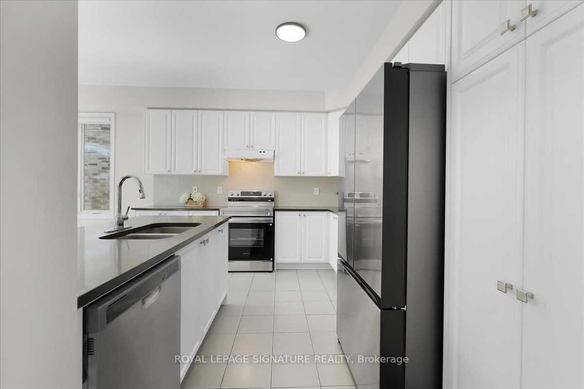 635 Lemay Grove Property Photo 8