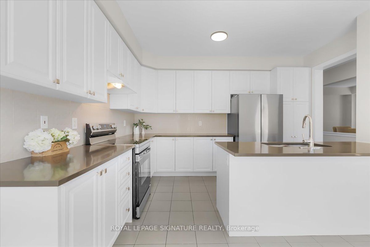 635 Lemay Grove Property Photo 11