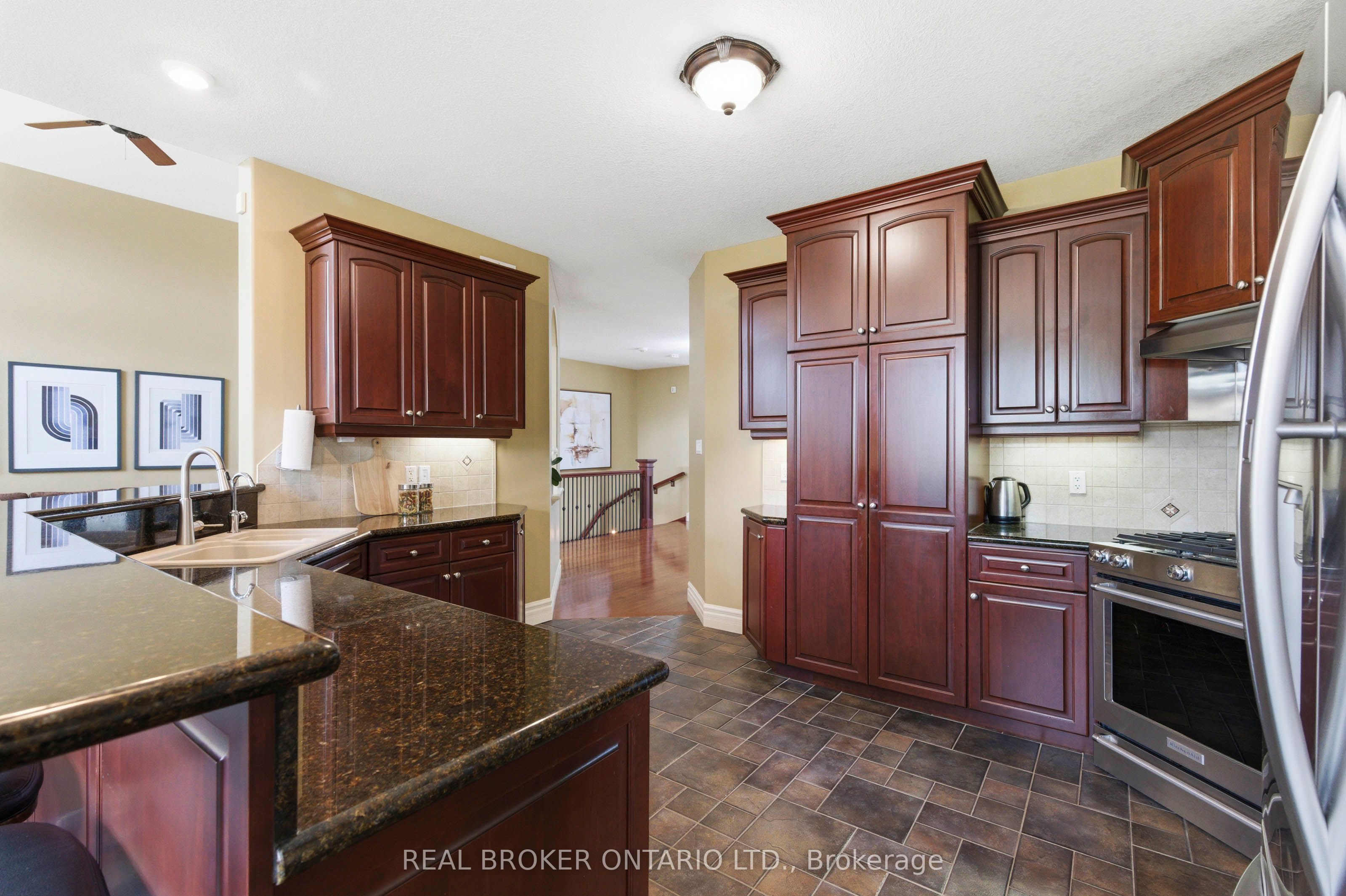 114 Pennsylvania Crescent Property Photo 6