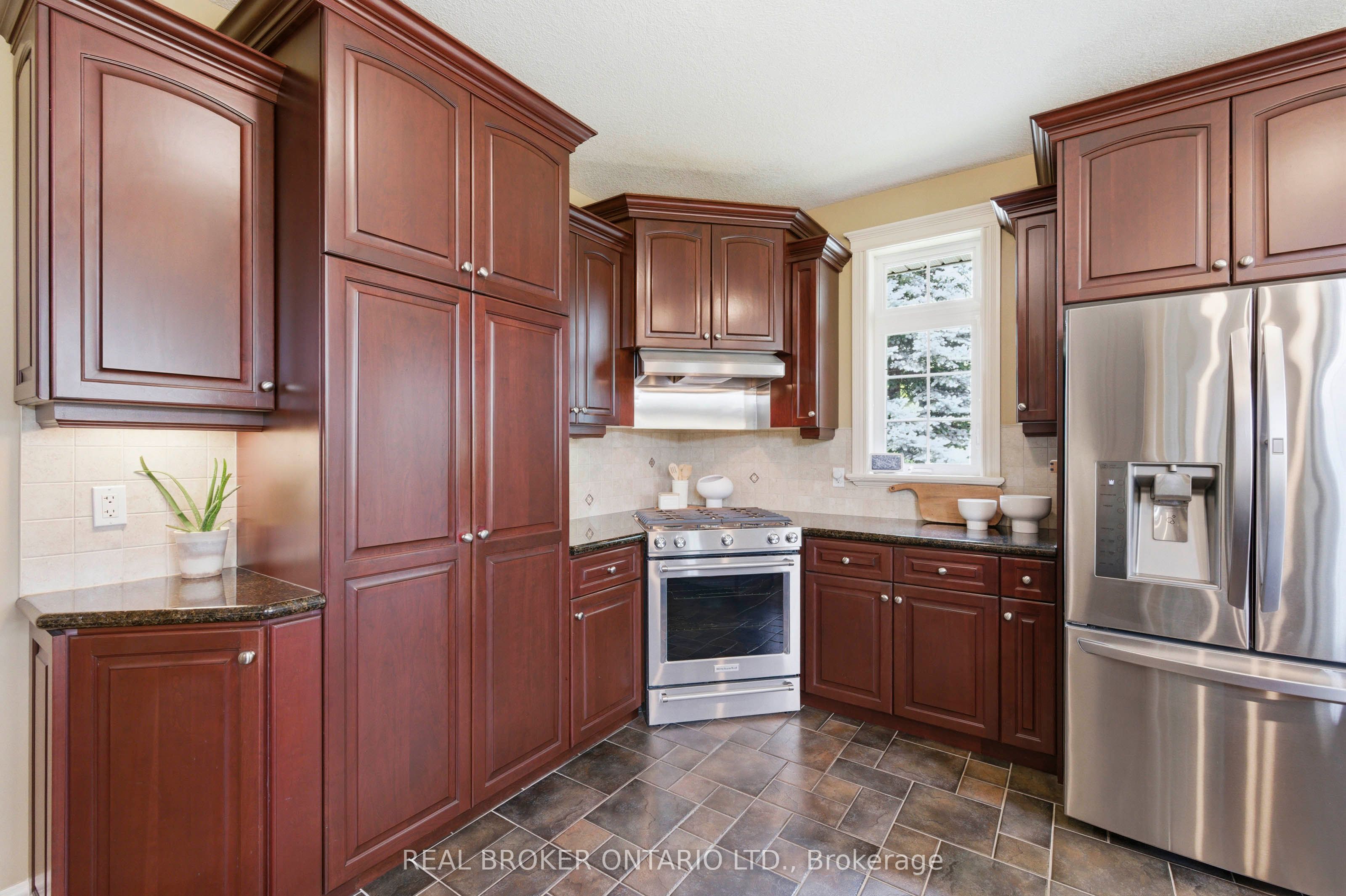114 Pennsylvania Crescent Property Photo 7