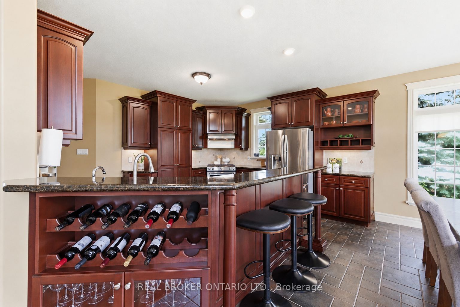 114 Pennsylvania Crescent Property Photo 8