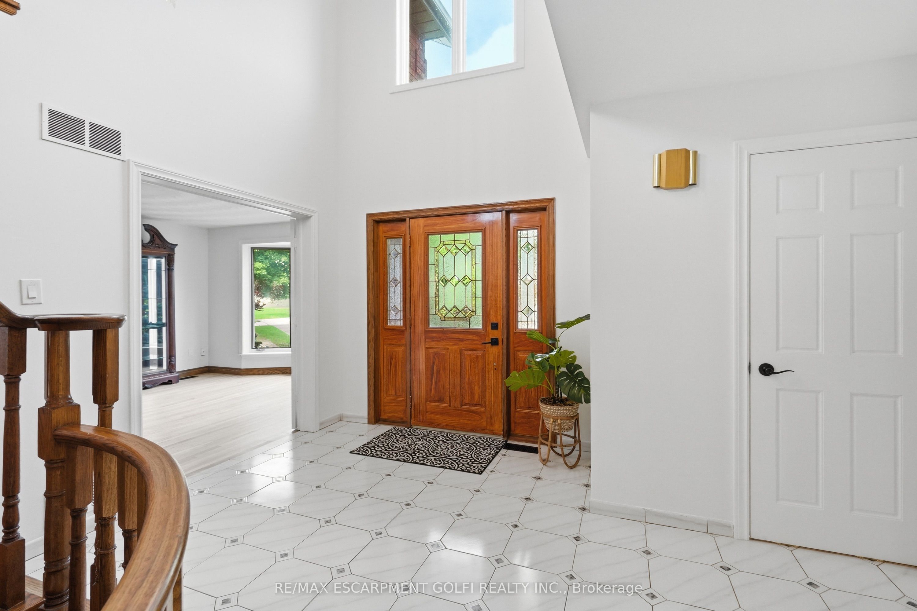 42 Fox Run Property Photo 3