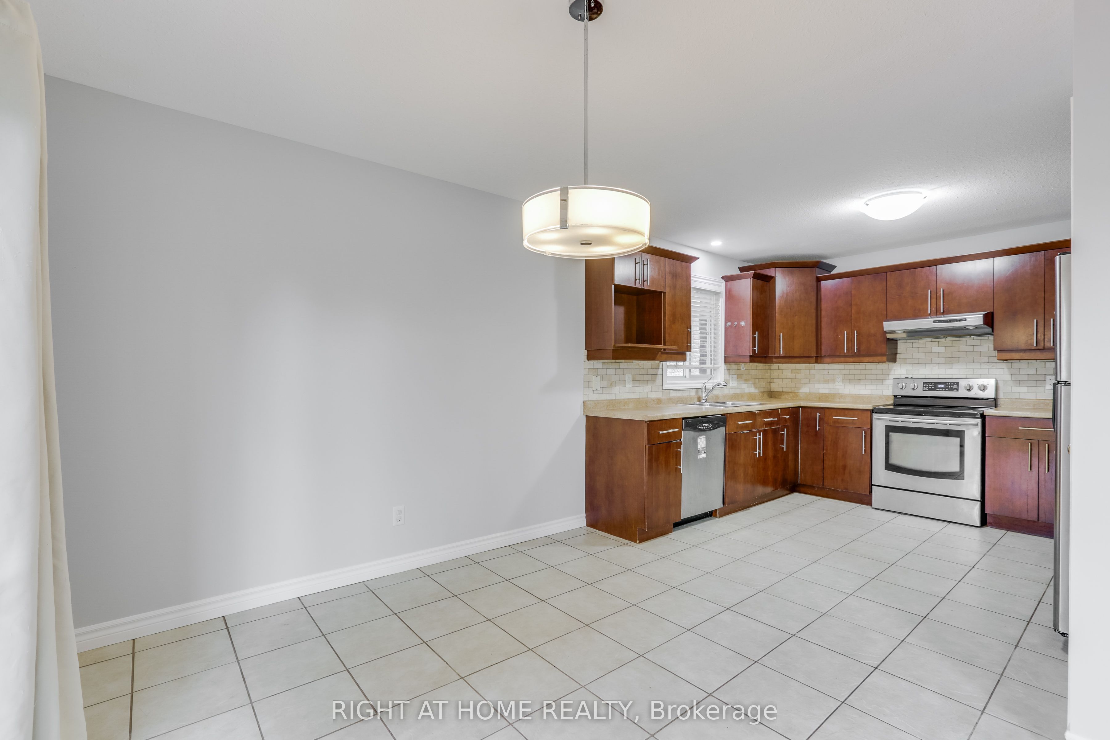 2206 Coronation Drive Property Photo 10