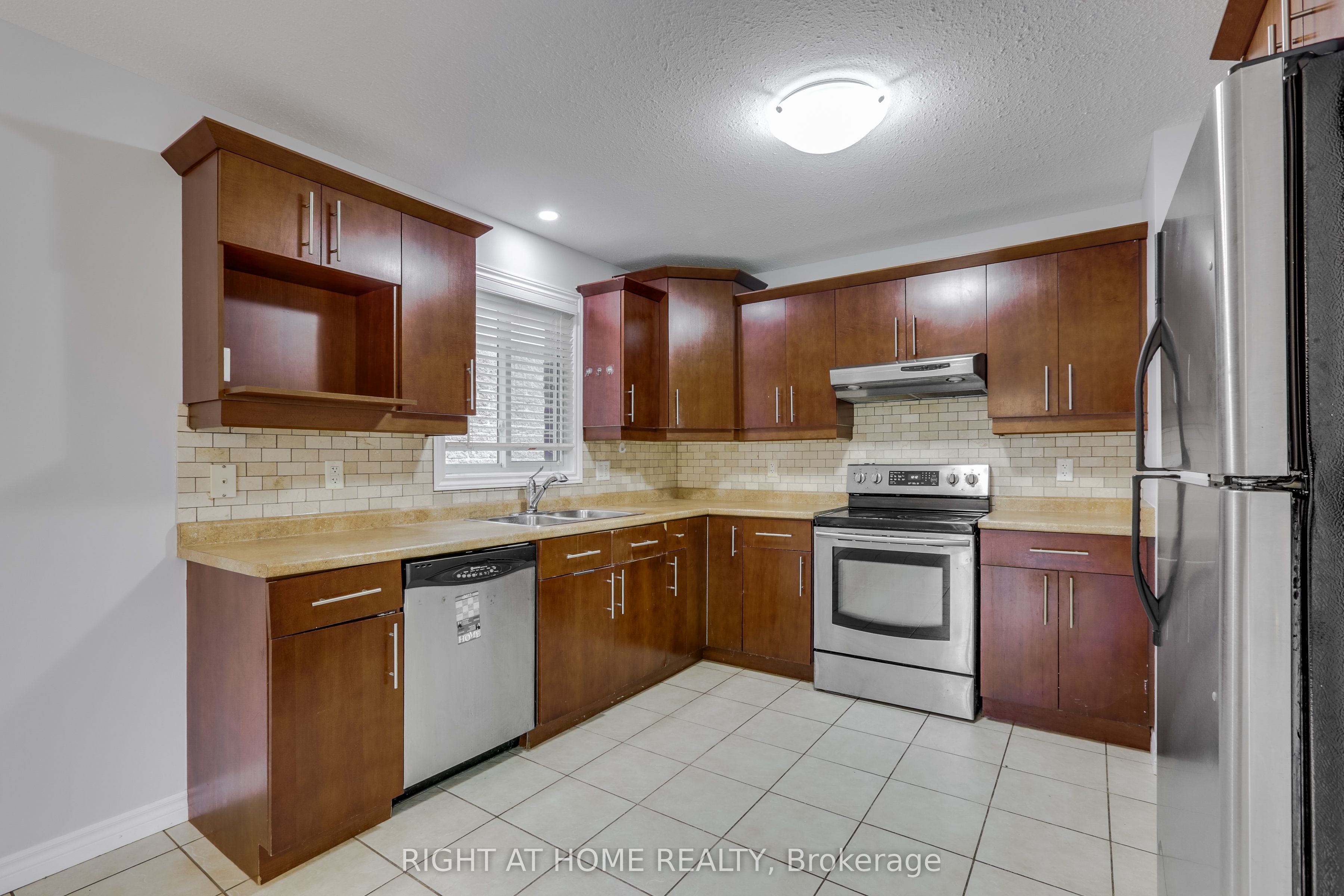 2206 Coronation Drive Property Photo 13