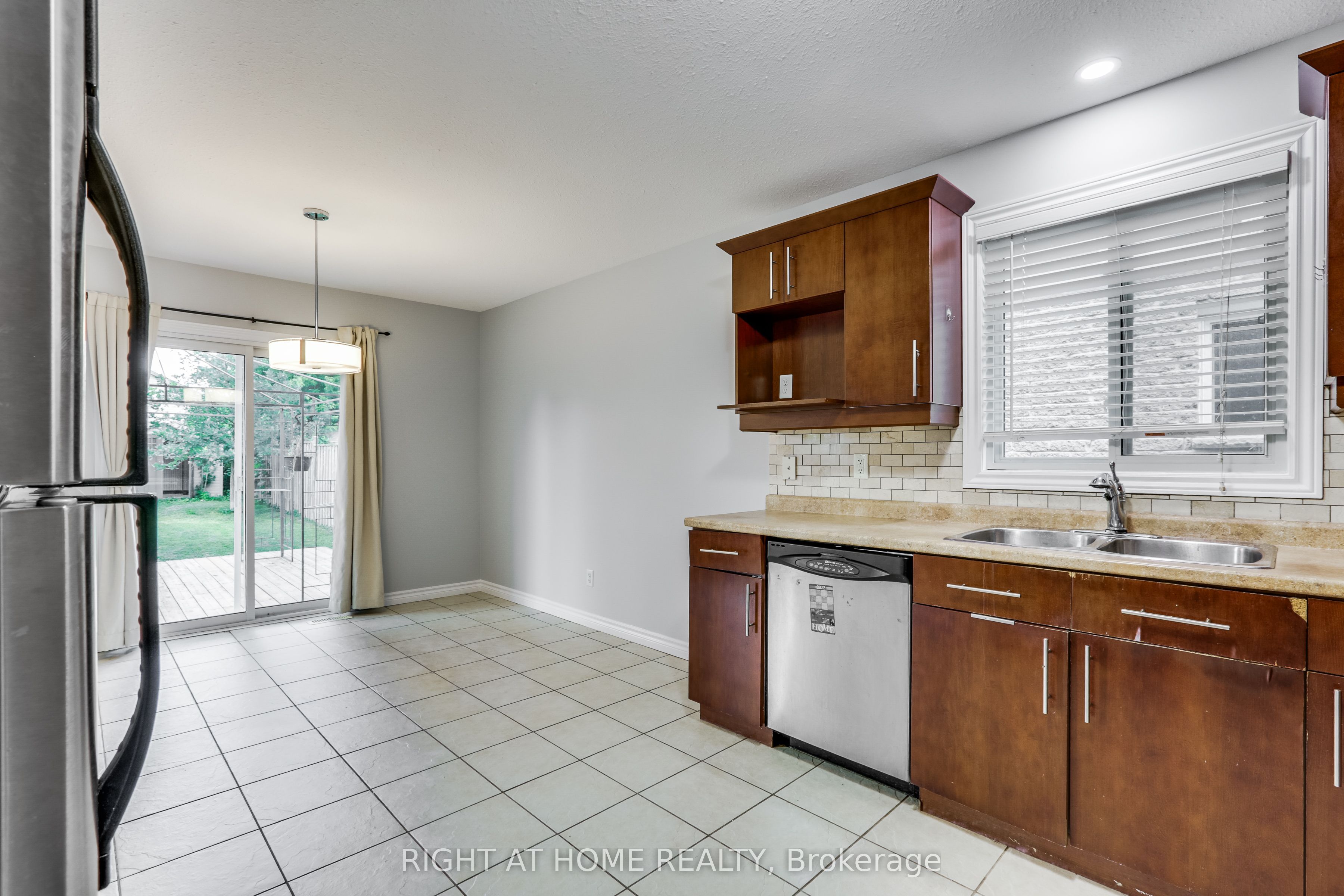 2206 Coronation Drive Property Photo 14