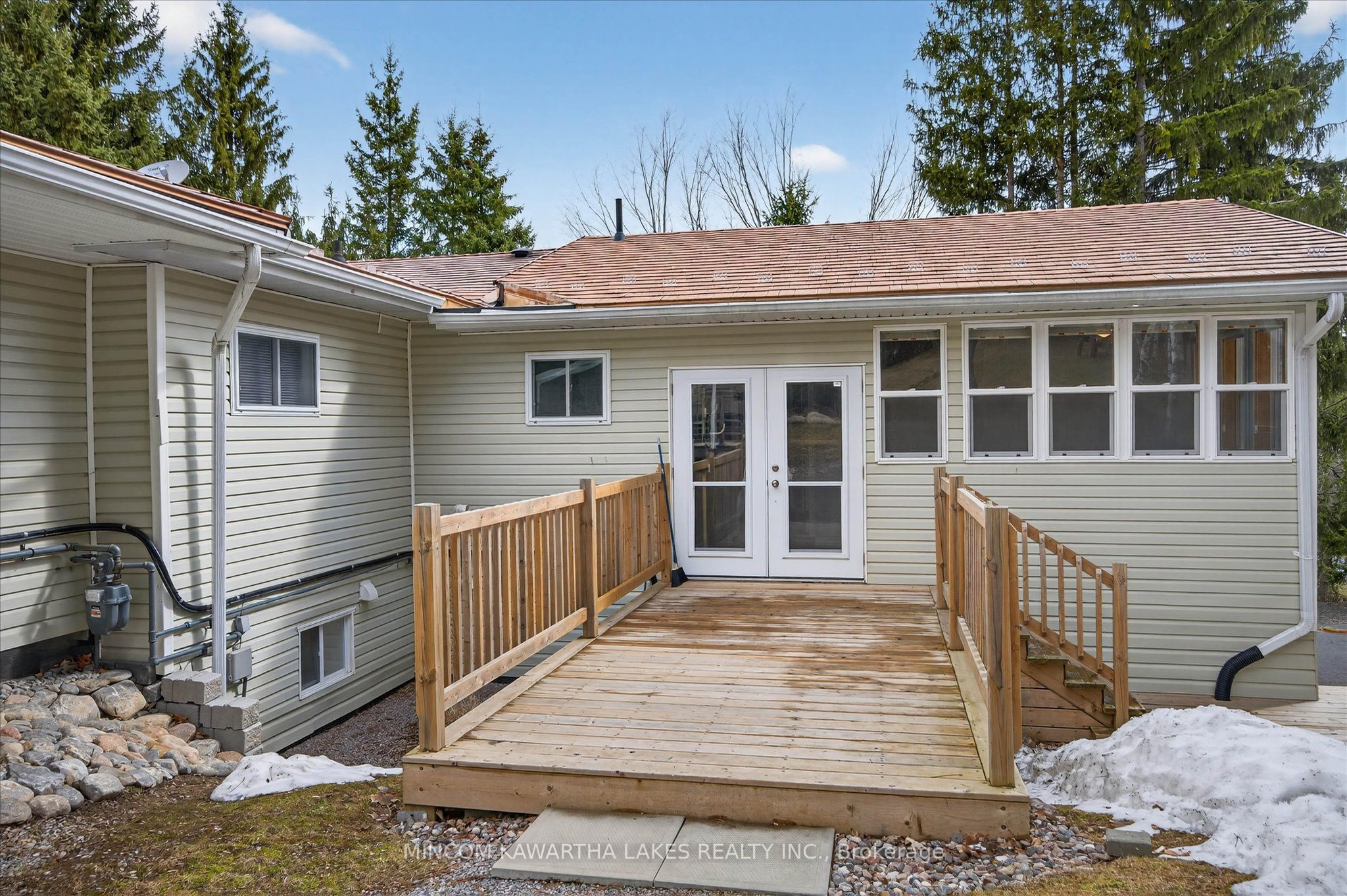 572 Fallis Line Property Photo 3