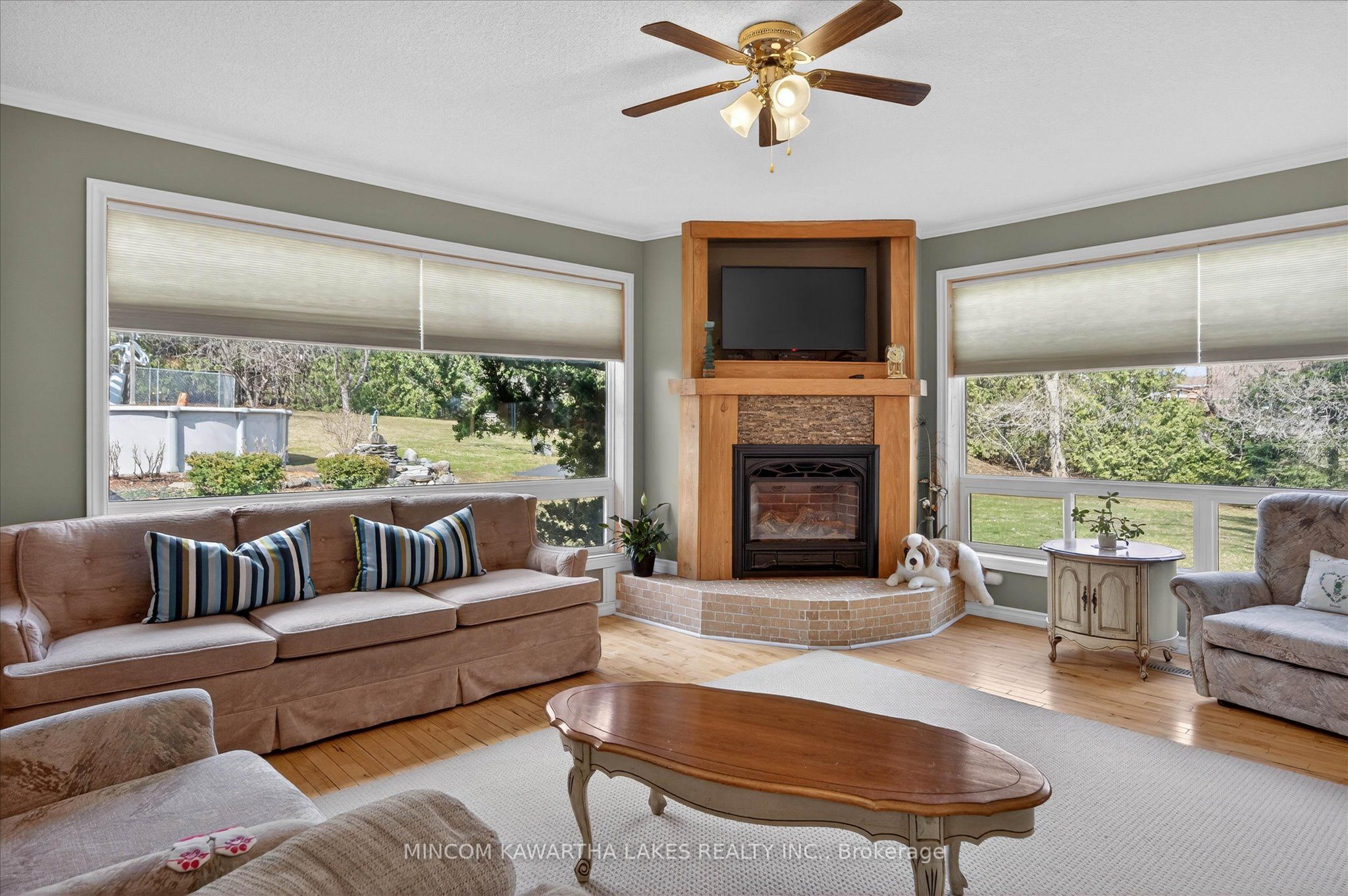 572 Fallis Line Property Photo 4