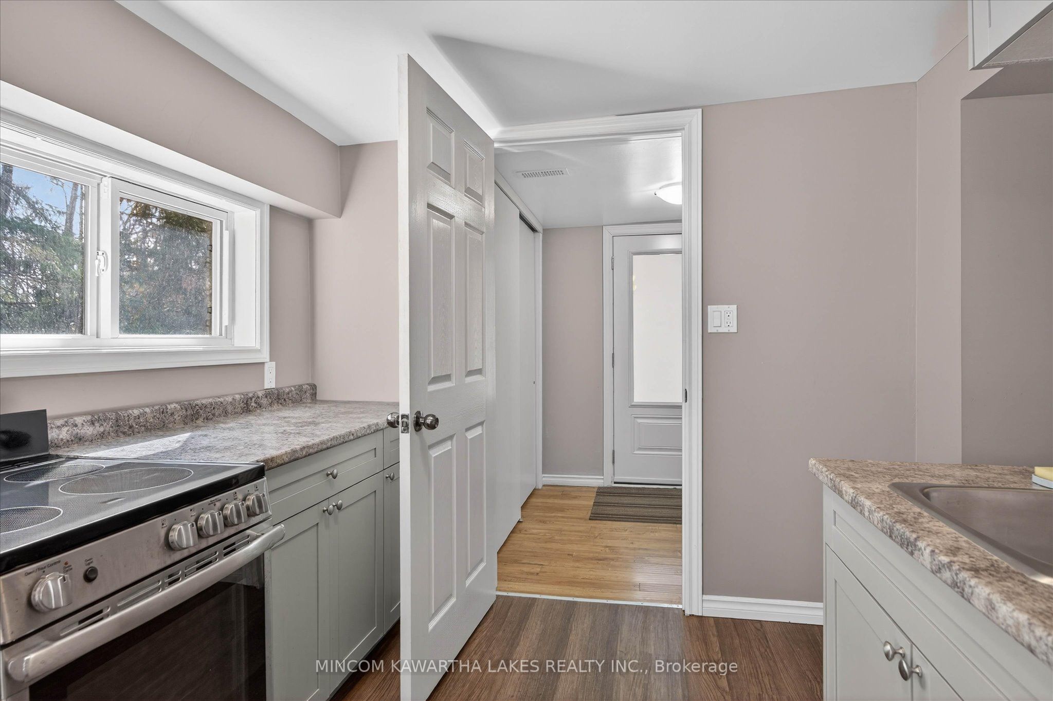 572 Fallis Line Property Photo 22
