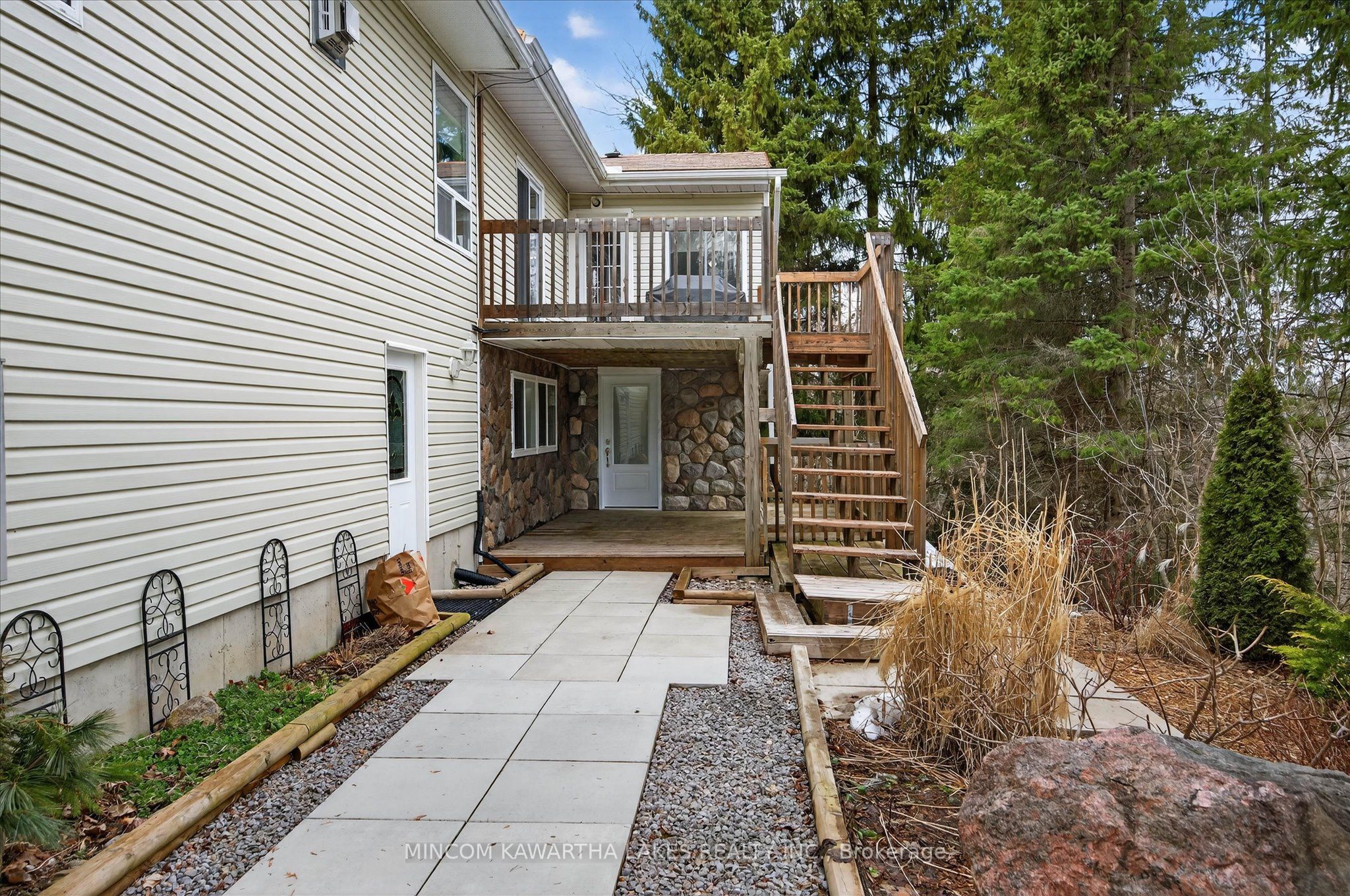 572 Fallis Line Property Photo 38