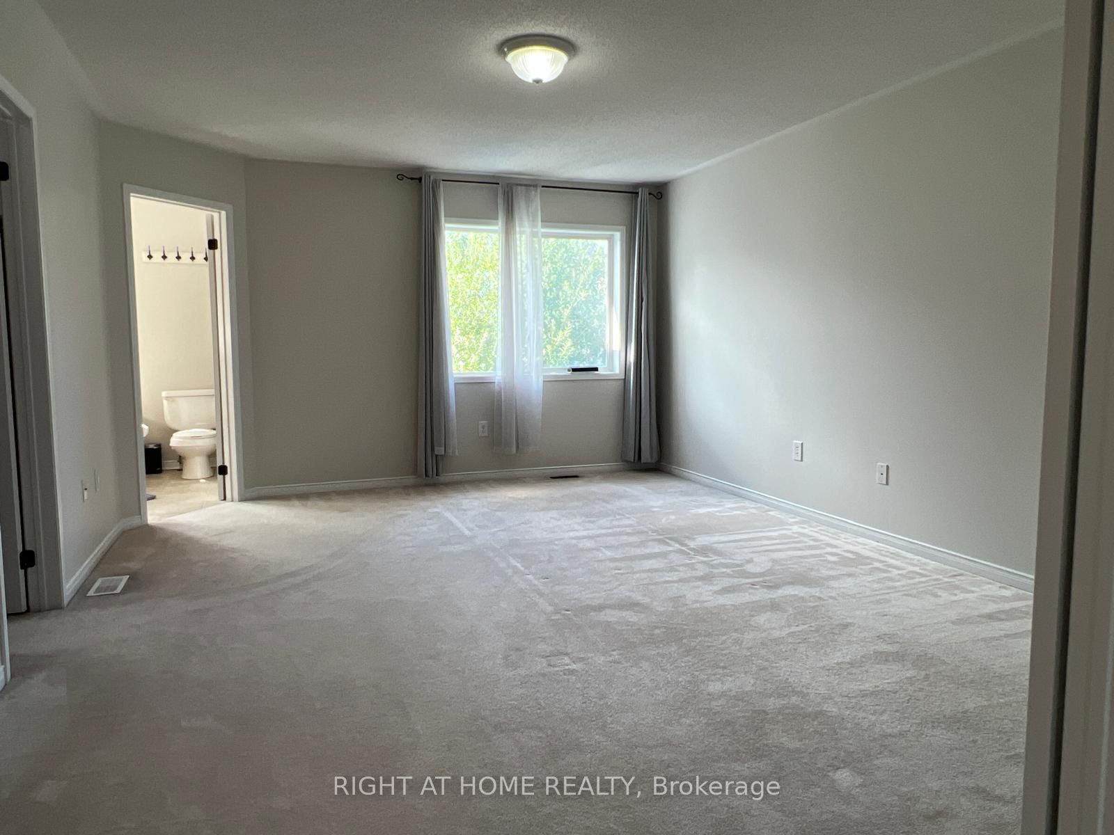 39 Golden Iris Crescent Property Photo 34