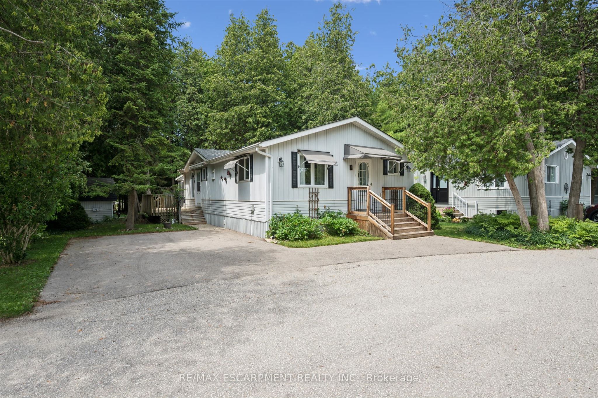 4 Spruce Avenue Property Photo 2