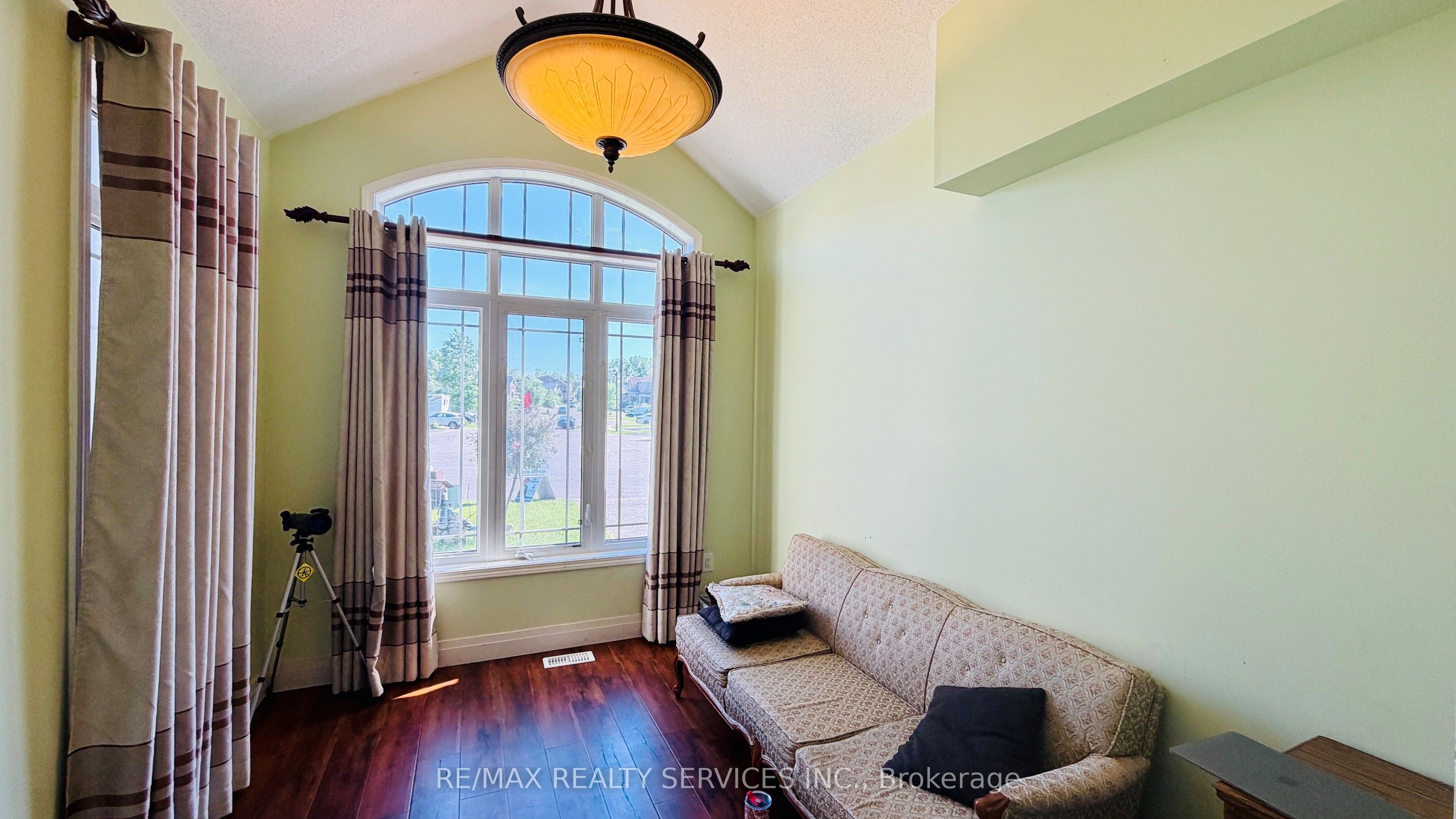 261 Thomas Avenue Property Photo 2