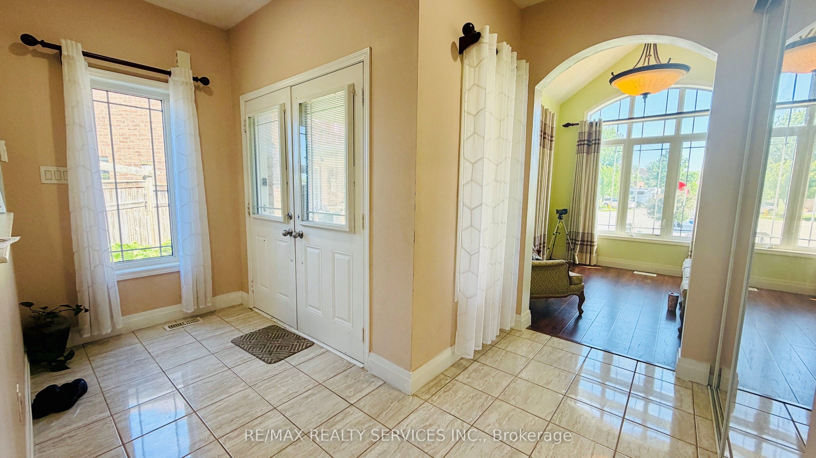261 Thomas Avenue Property Photo 5