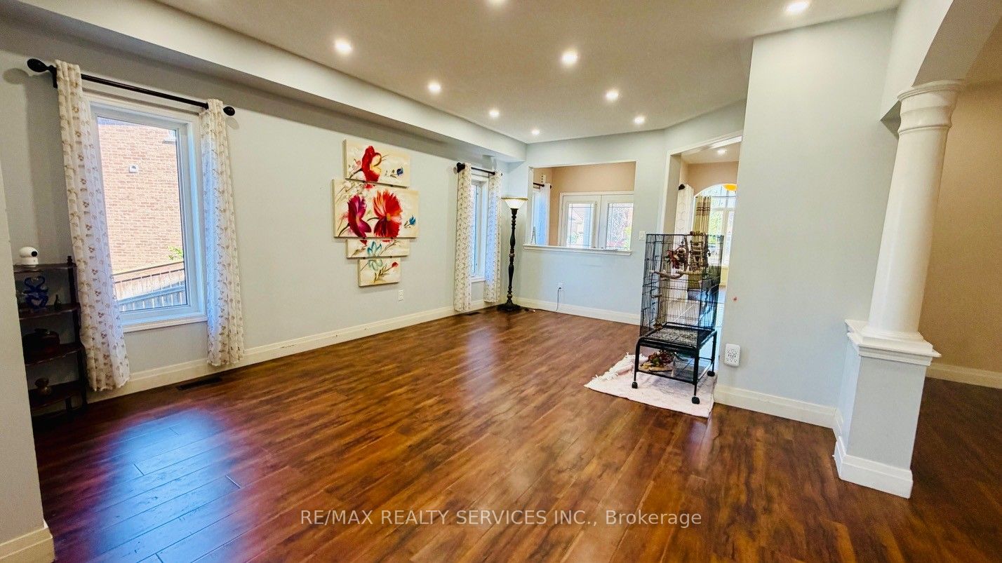 261 Thomas Avenue Property Photo 8