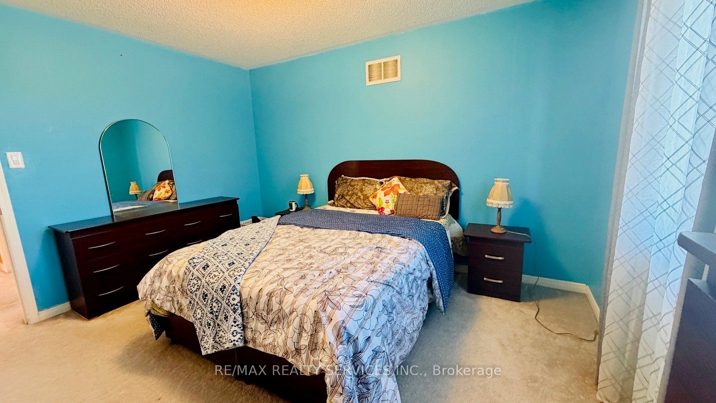261 Thomas Avenue Property Photo 20