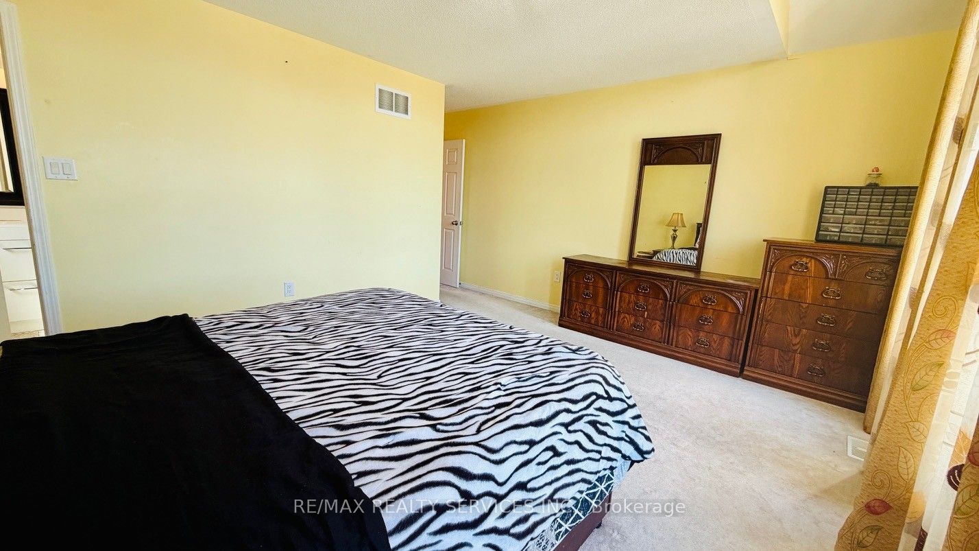 261 Thomas Avenue Property Photo 25