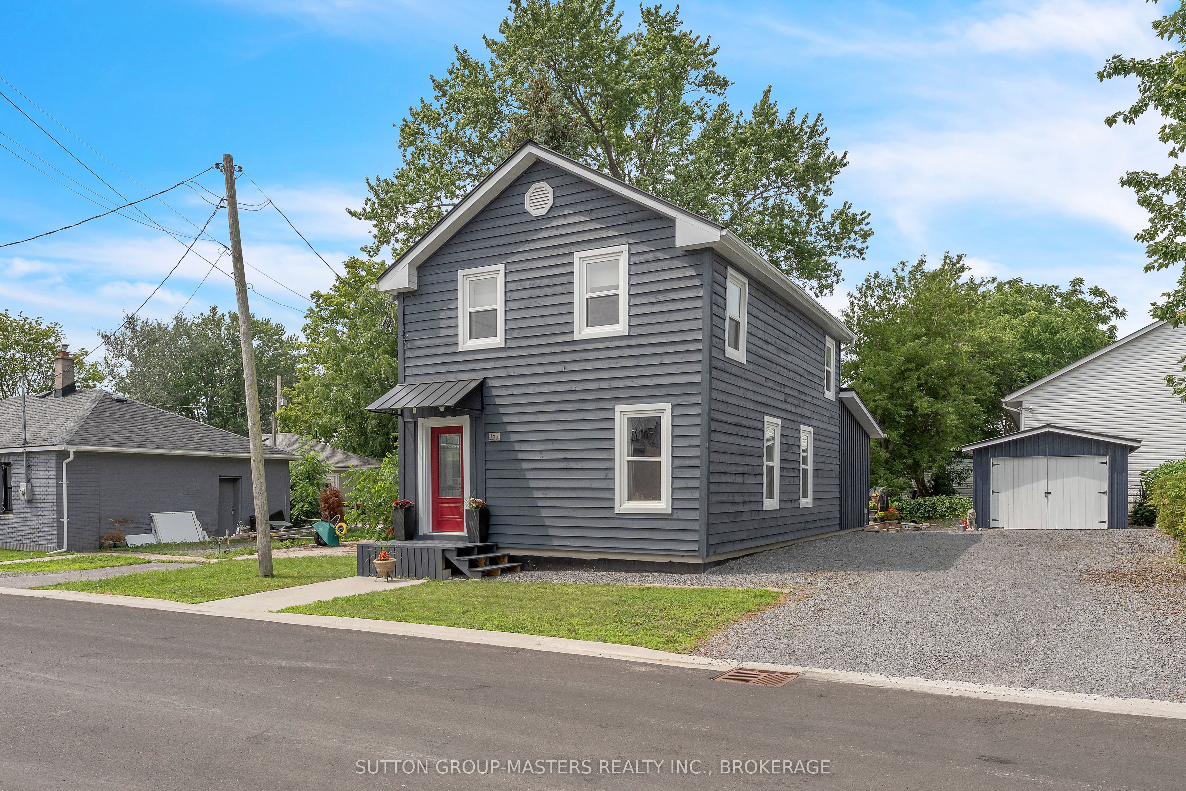 173 Davy Street N Property Photo 1
