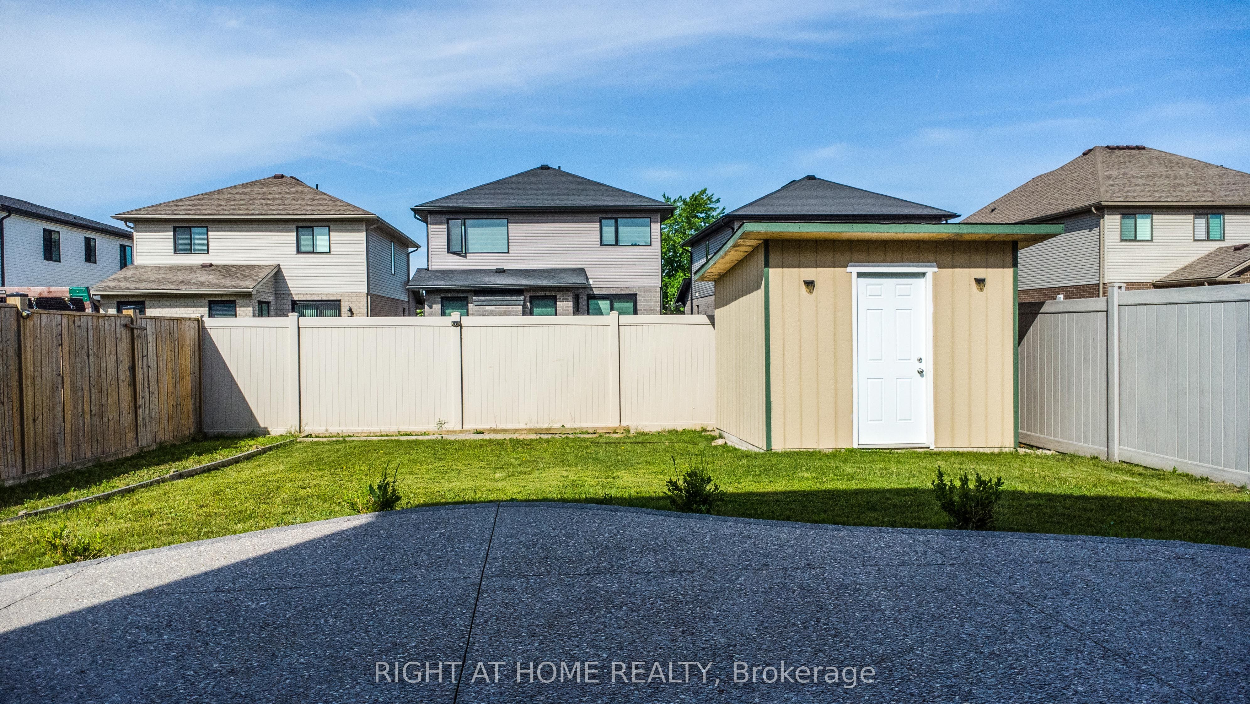 937 Lennon Way Property Photo 4