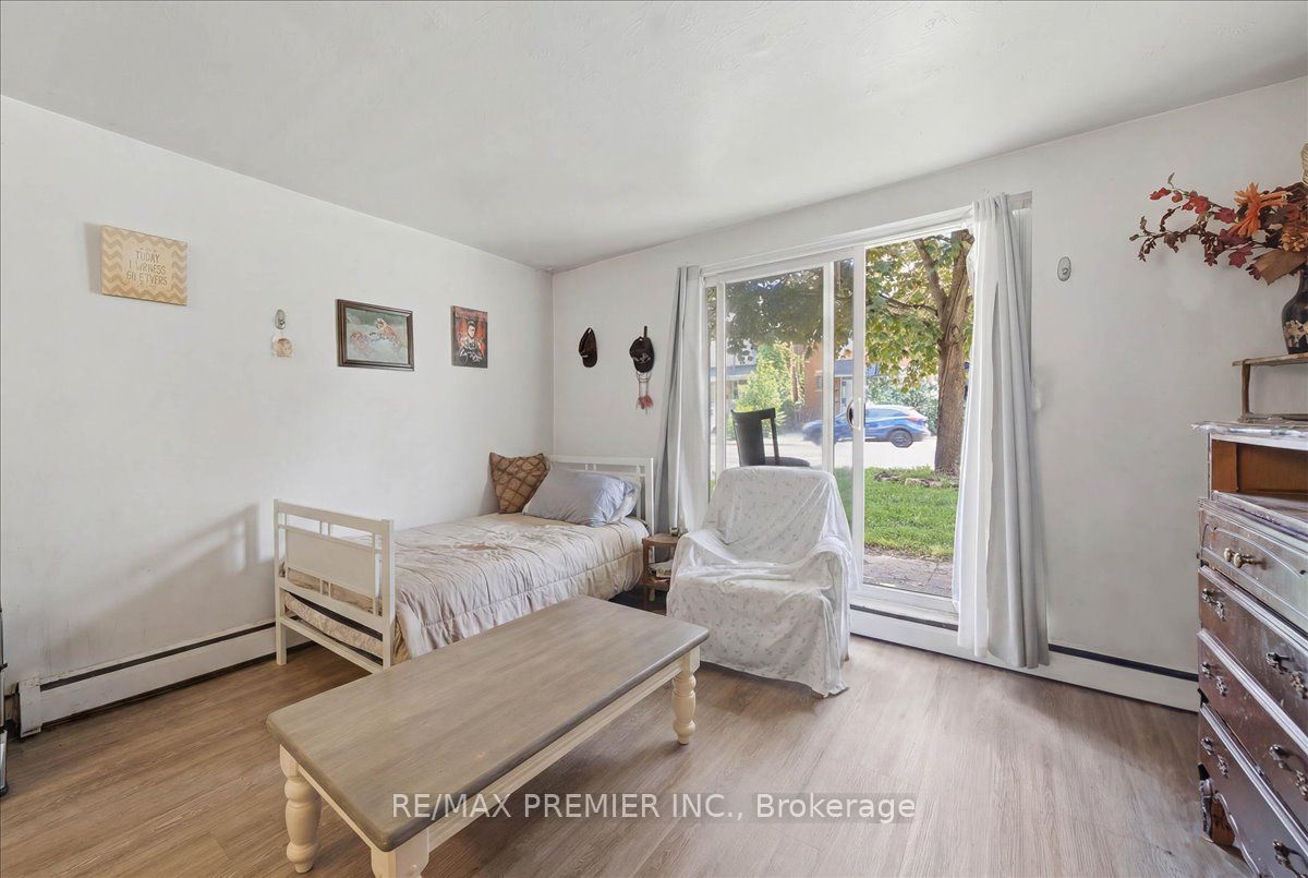 214 Wentworth Street S Property Photo 6