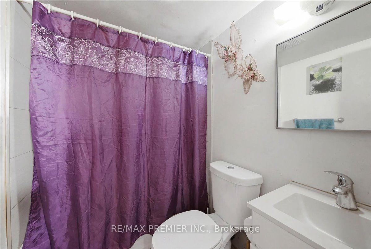 214 Wentworth Street S Property Photo 8