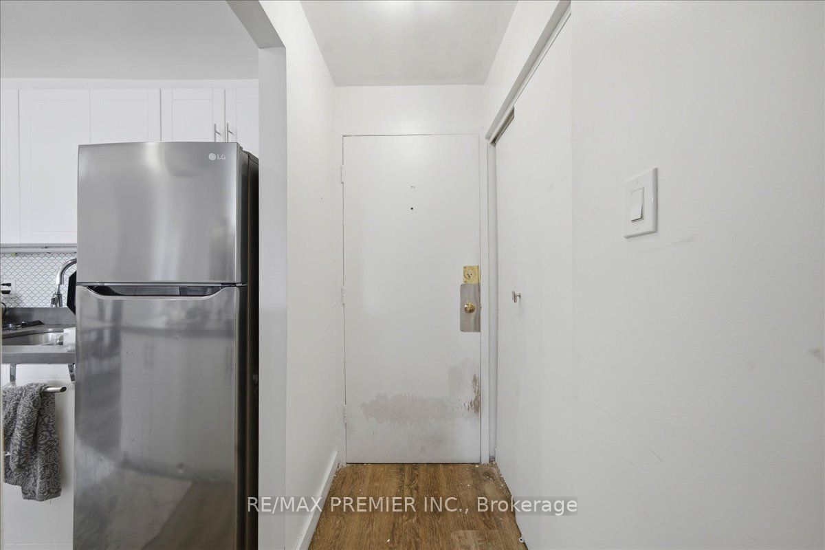 214 Wentworth Street S Property Photo 9