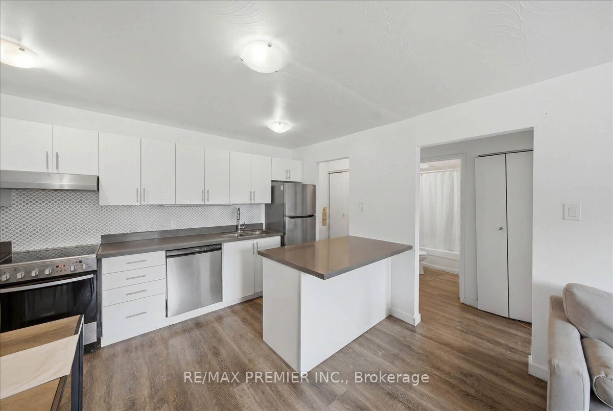 214 Wentworth Street S Property Photo 10