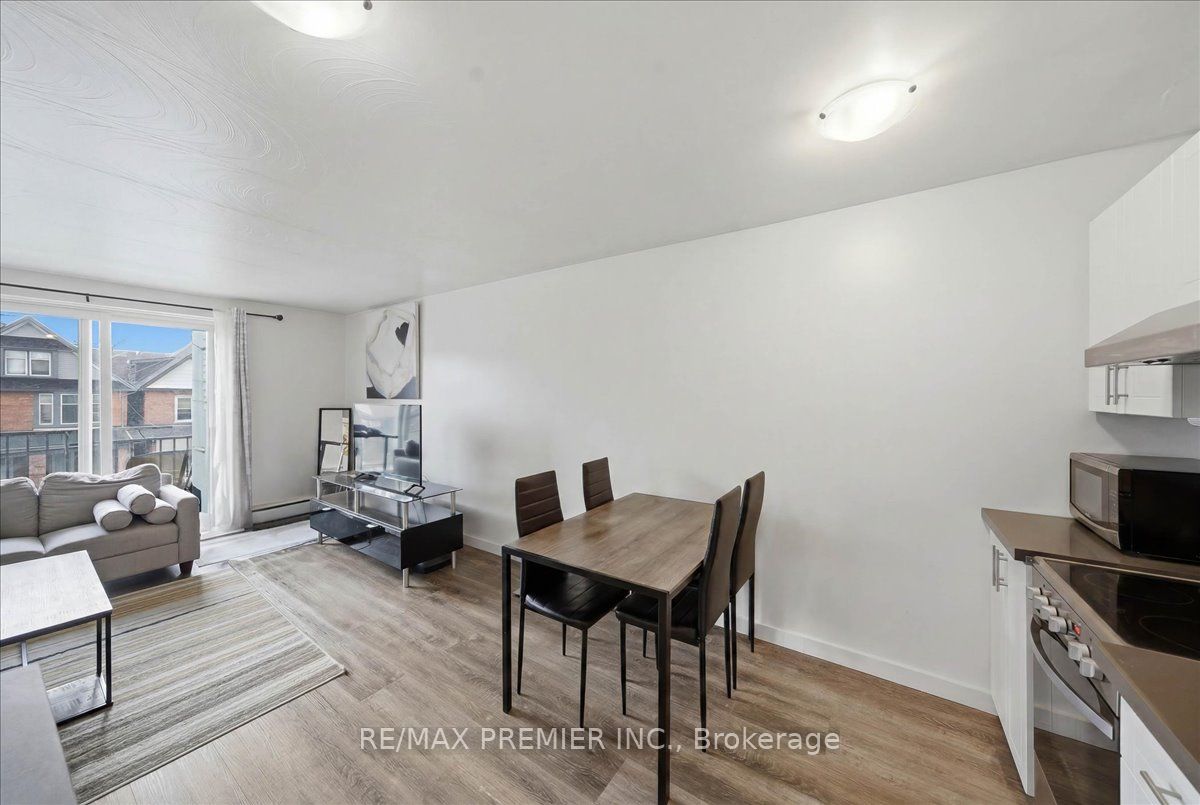 214 Wentworth Street S Property Photo 11