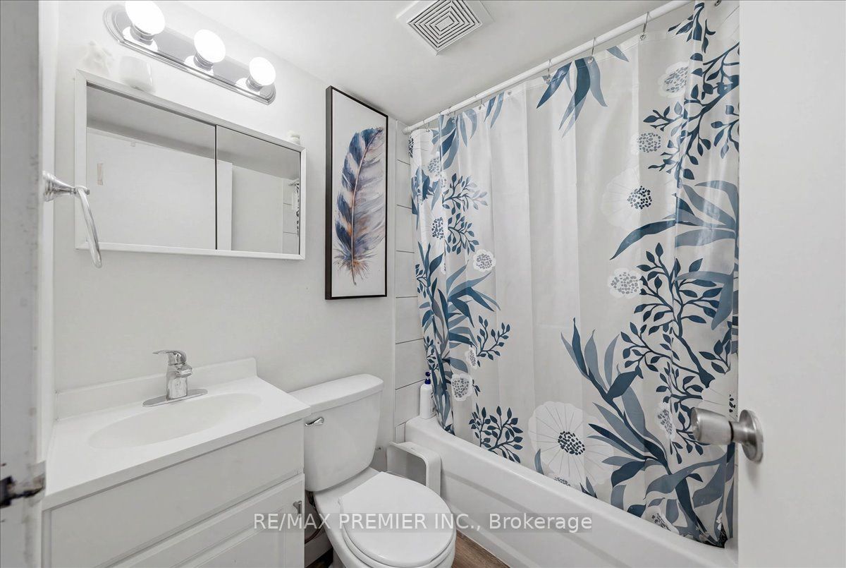 214 Wentworth Street S Property Photo 13