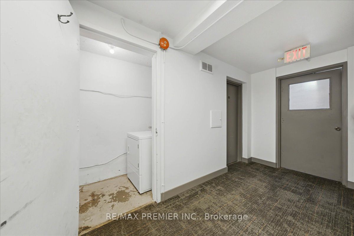 214 Wentworth Street S Property Photo 15