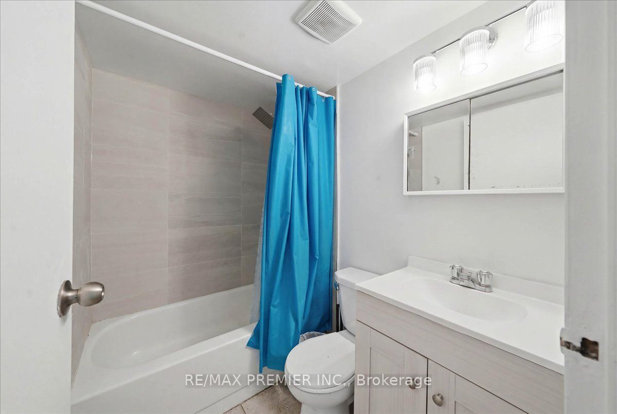 214 Wentworth Street S Property Photo 19