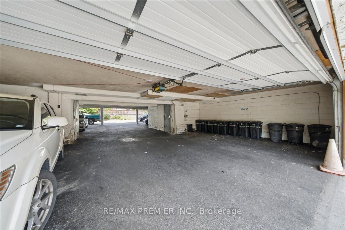 214 Wentworth Street S Property Photo 24