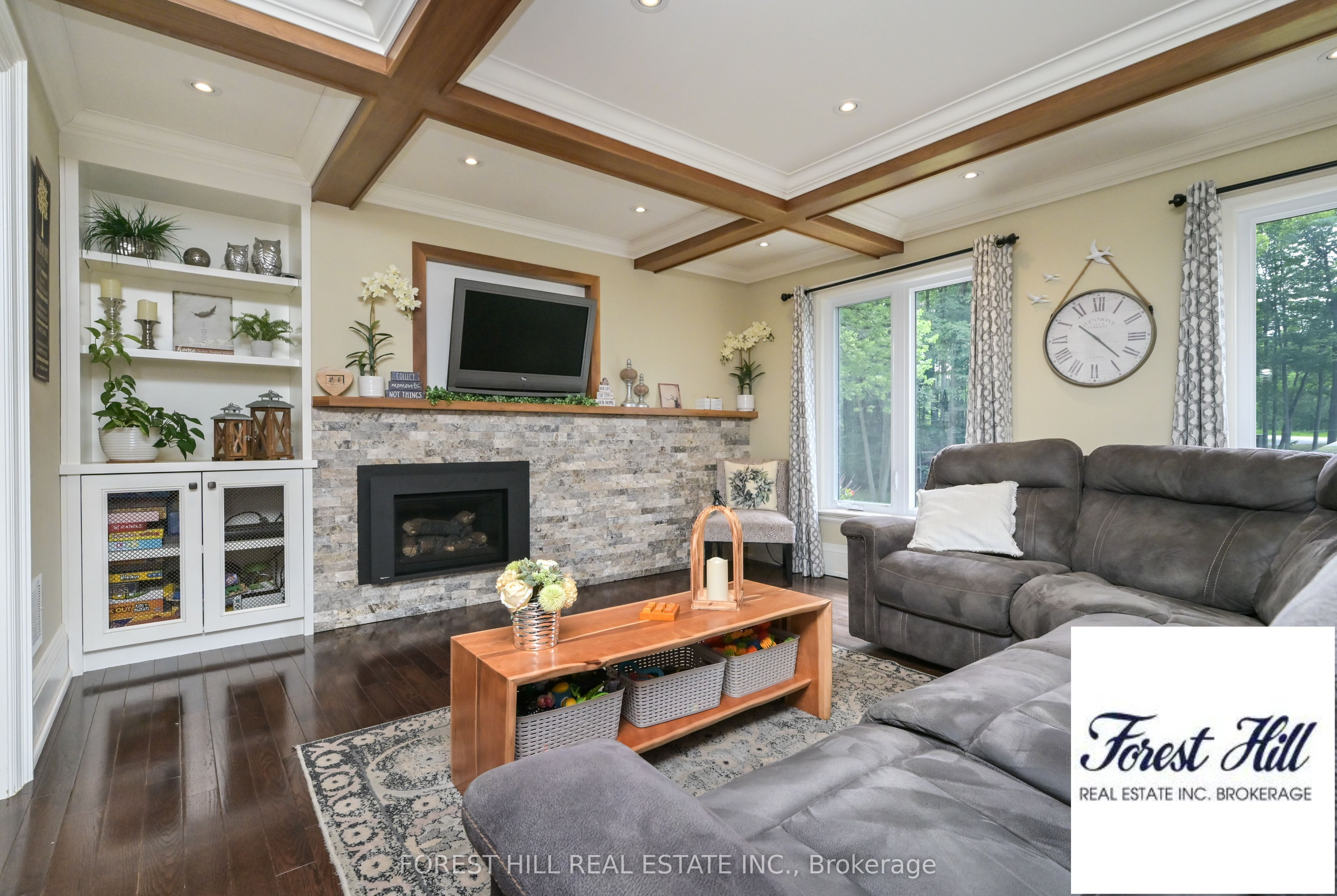 347094 Mono Centre Road Property Photo 5